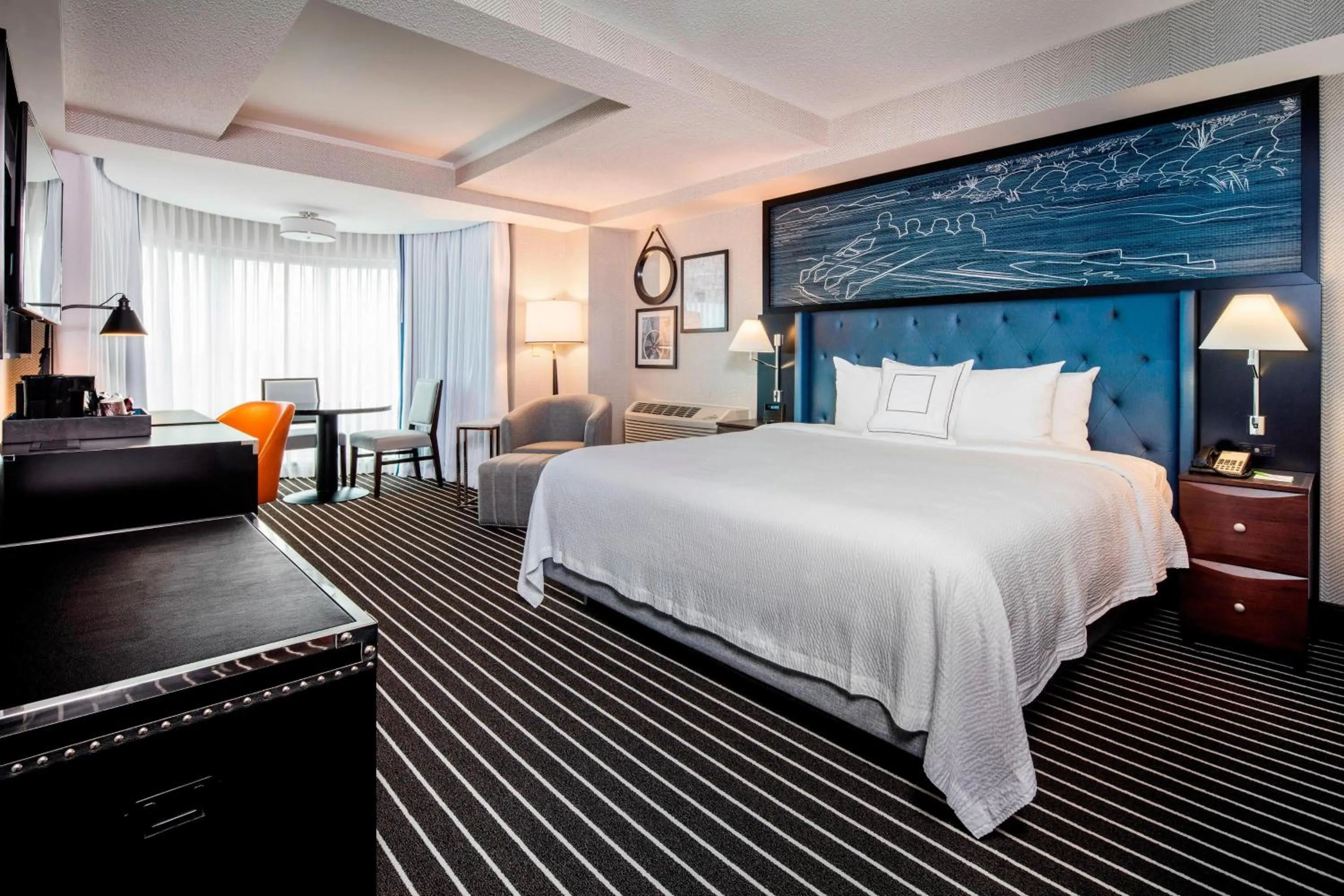 Photo of the whole room, Bed in Courtyard by Marriott Boston Brookline