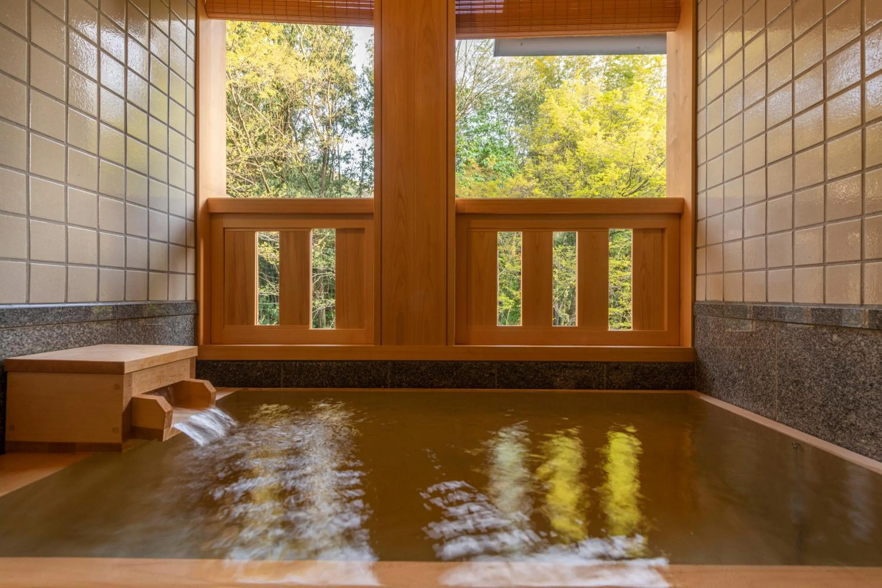 Hot Spring Bath in Yukairo Kikuya