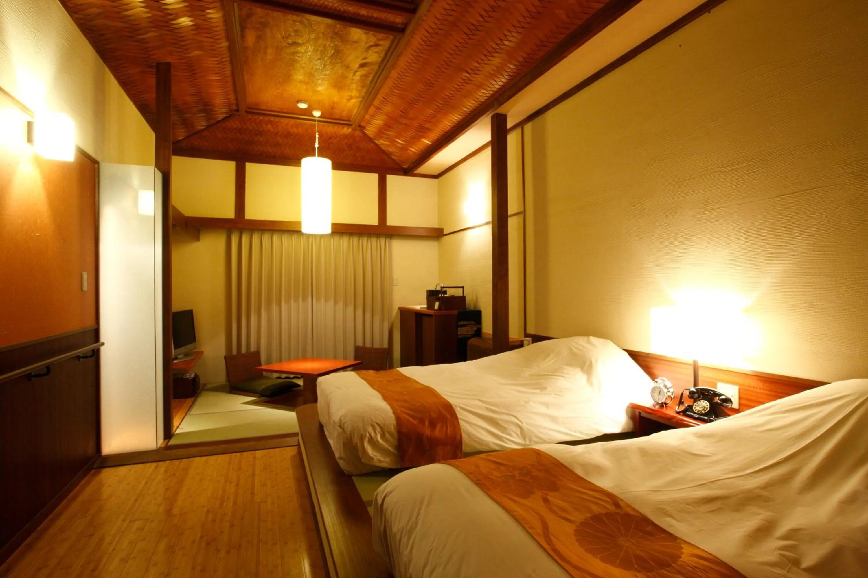 Photo of the whole room, Bed in Yukairo Kikuya