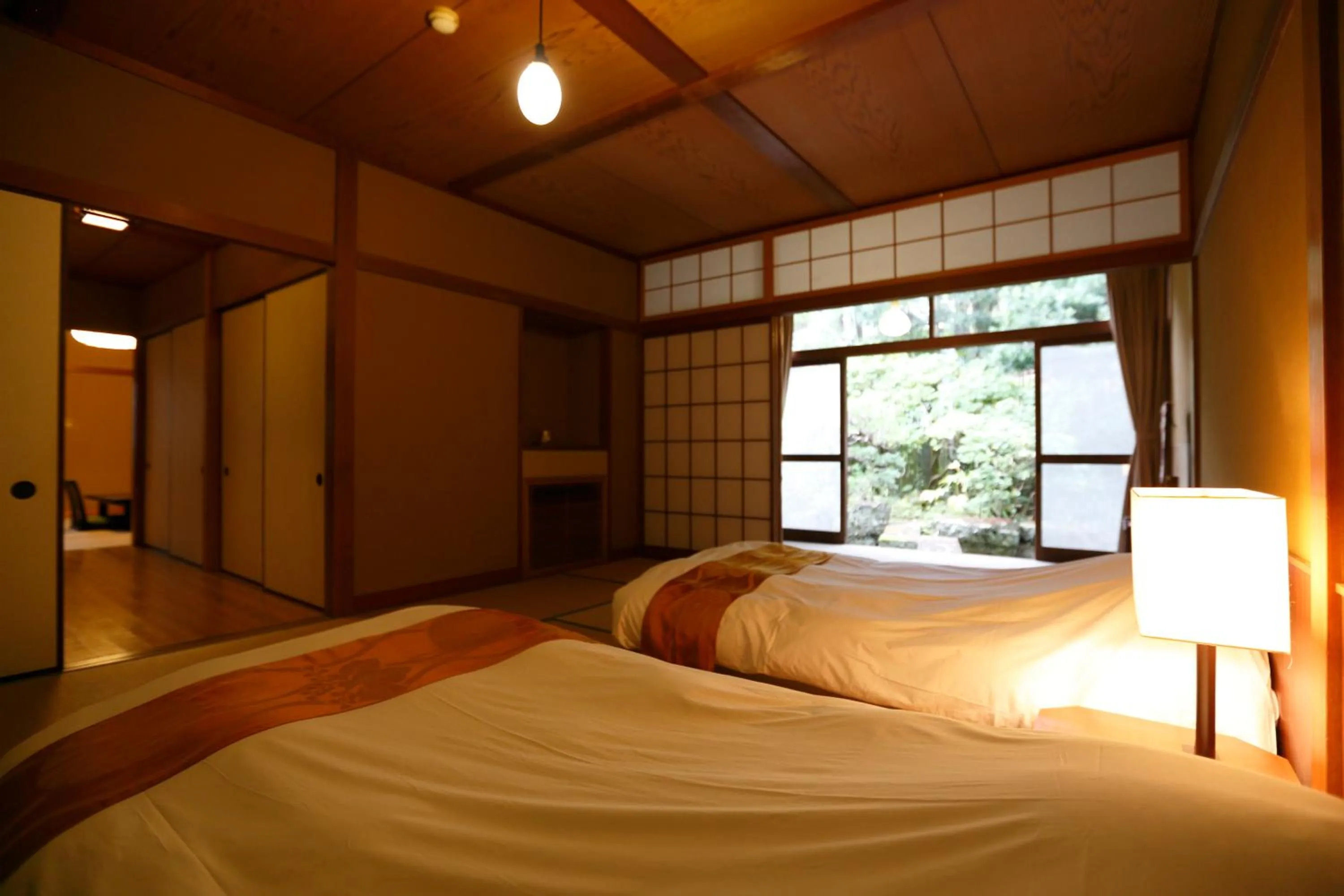 Photo of the whole room, Bed in Yukairo Kikuya