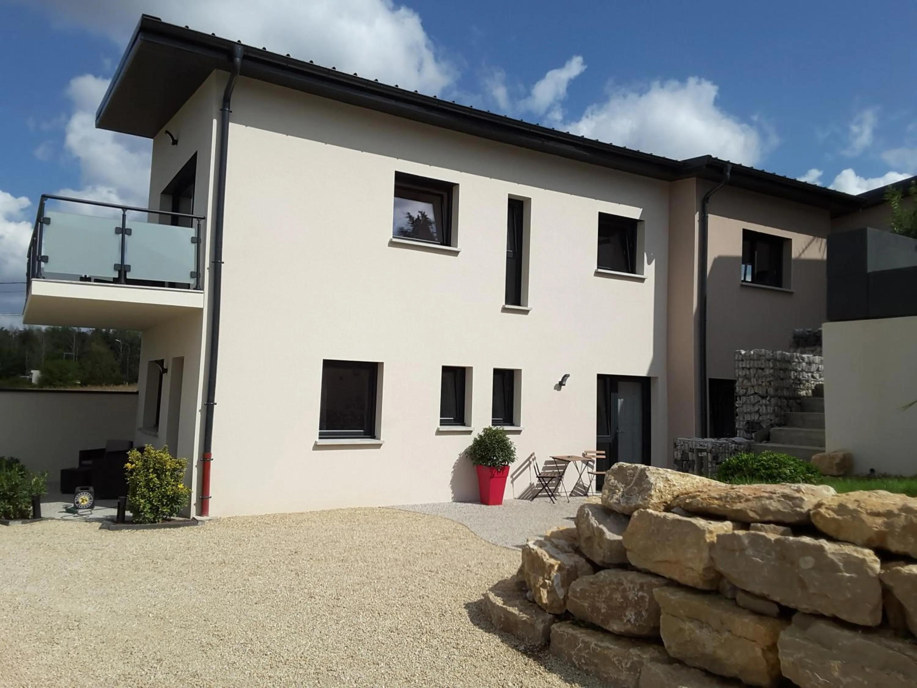 Property building in Villa'vi Lyon Est Chambres d'Hôtes