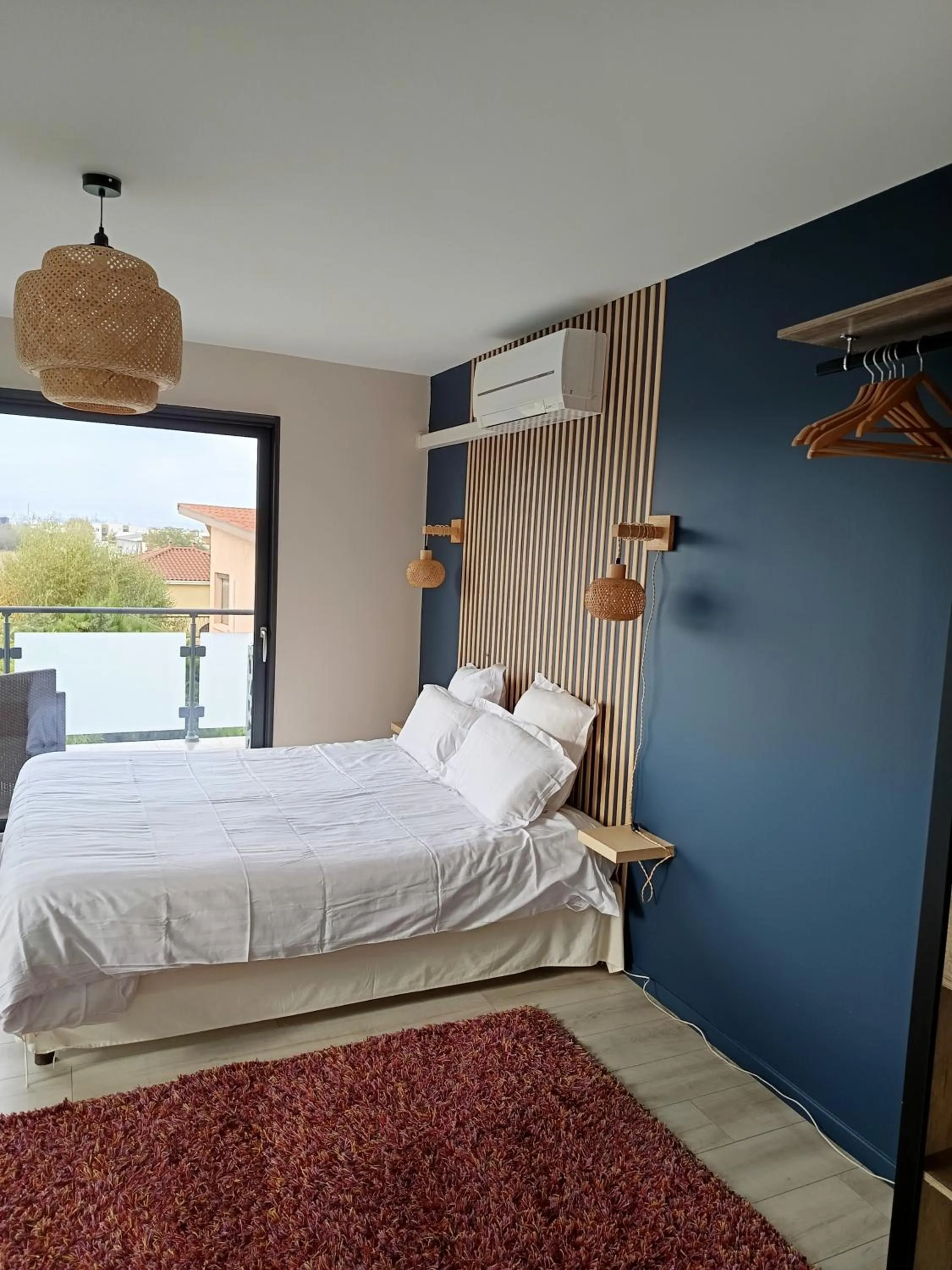 Bed in Villa'vi Lyon Est Chambres d'Hôtes