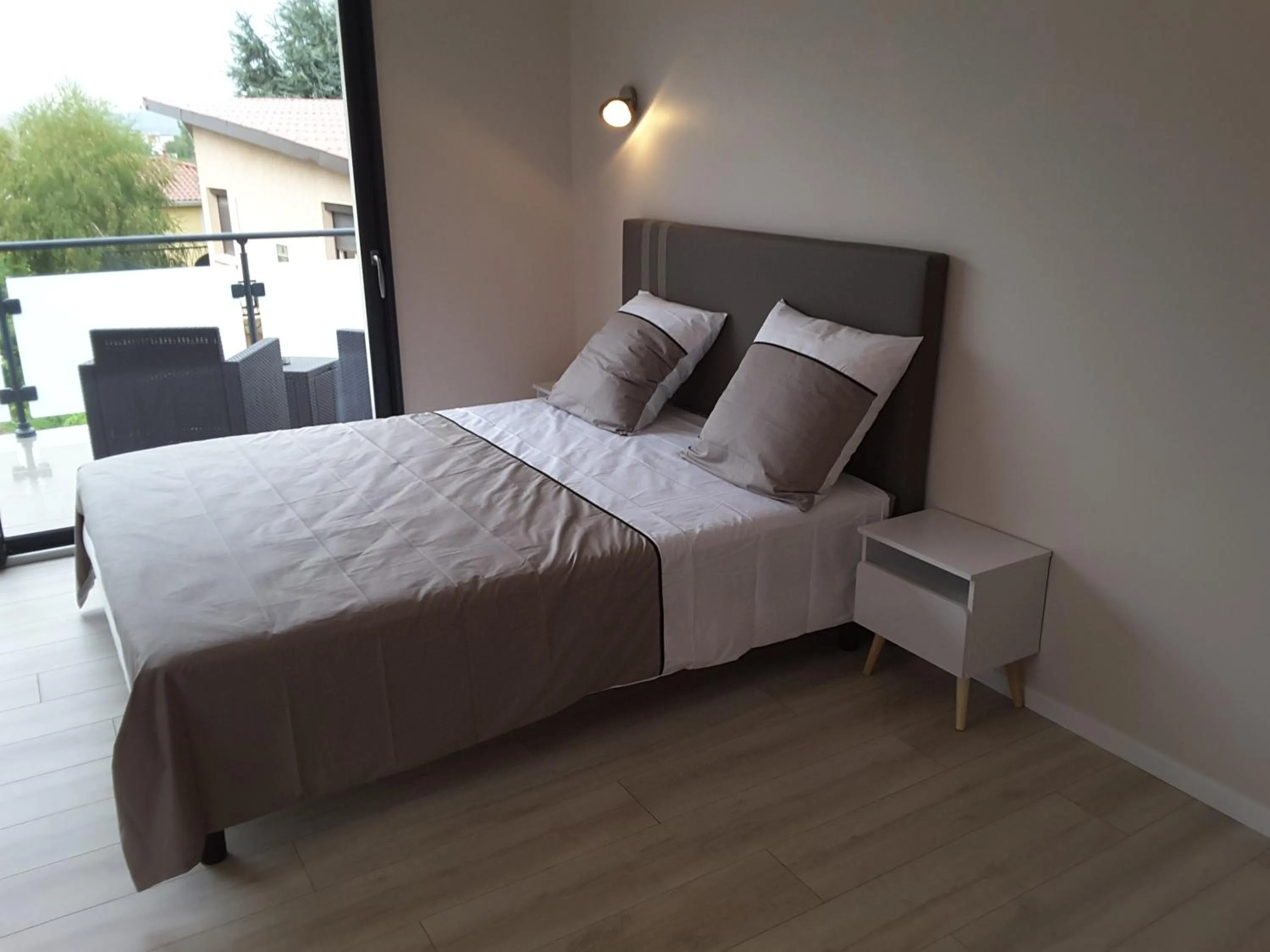 Family Room with Balcony - single occupancy in Villa'vi Lyon Est Chambres d'Hôtes