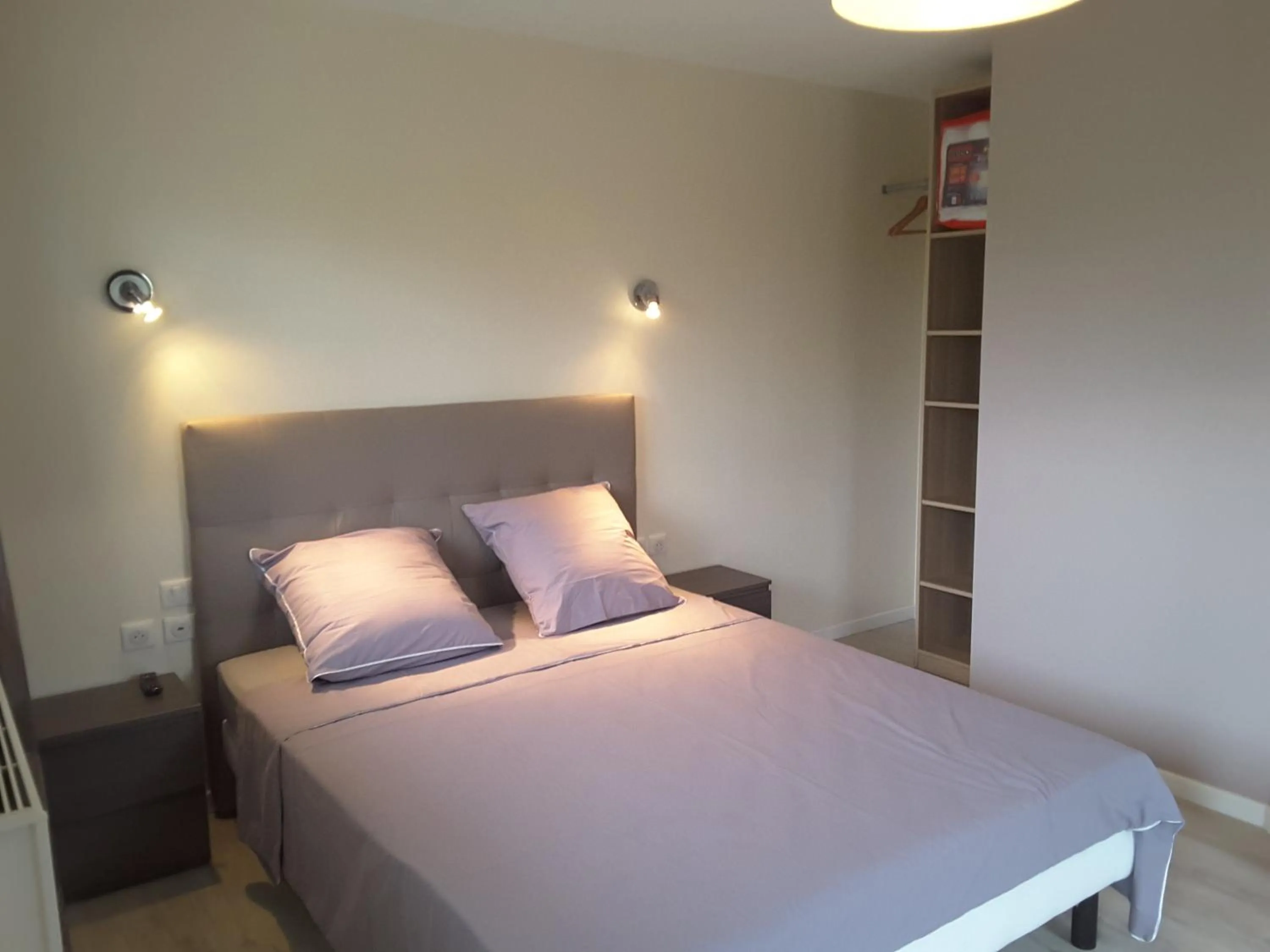 Bed in Villa'vi Lyon Est Chambres d'Hôtes