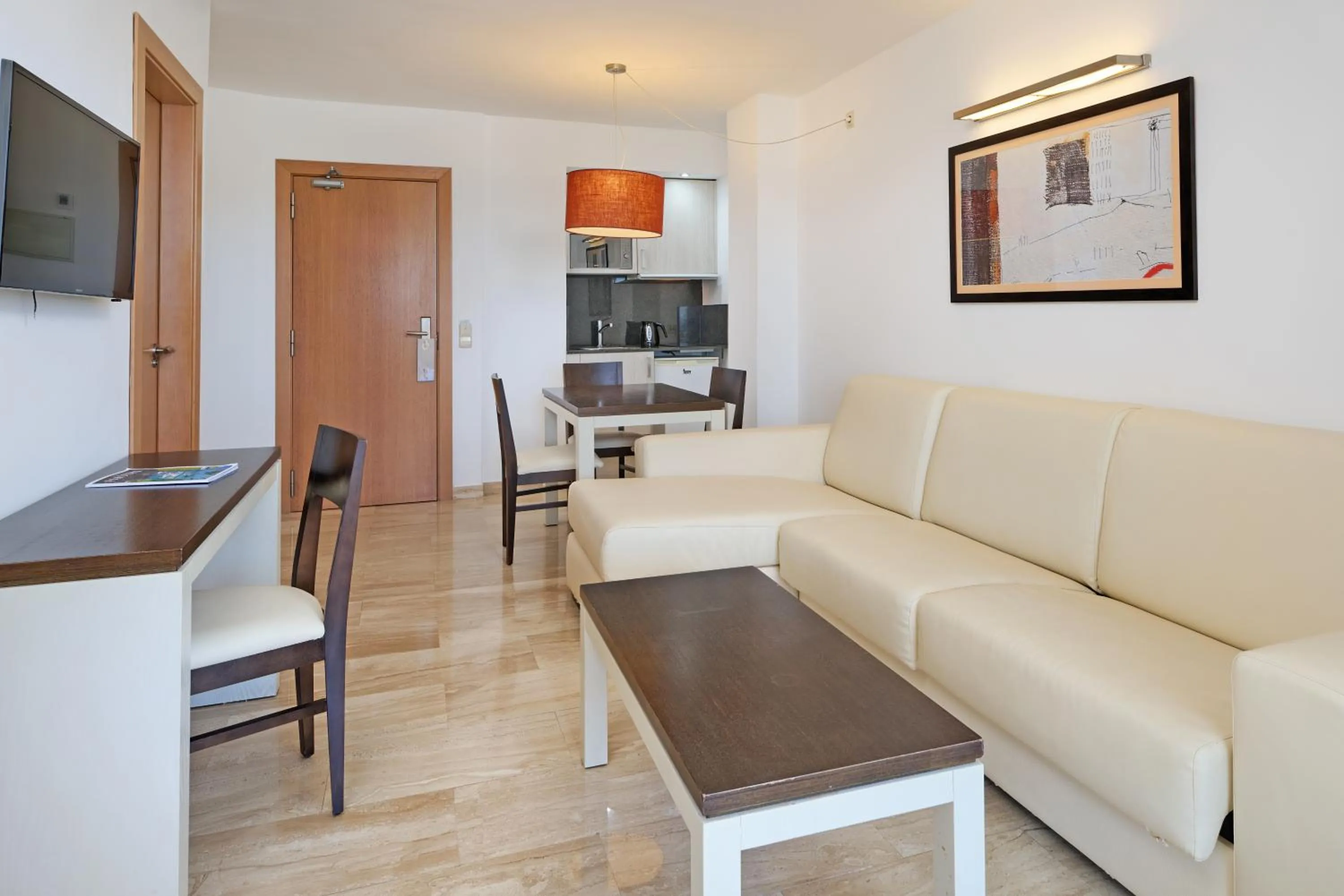 Kitchen or kitchenette in Grupotel Port D´Alcudia