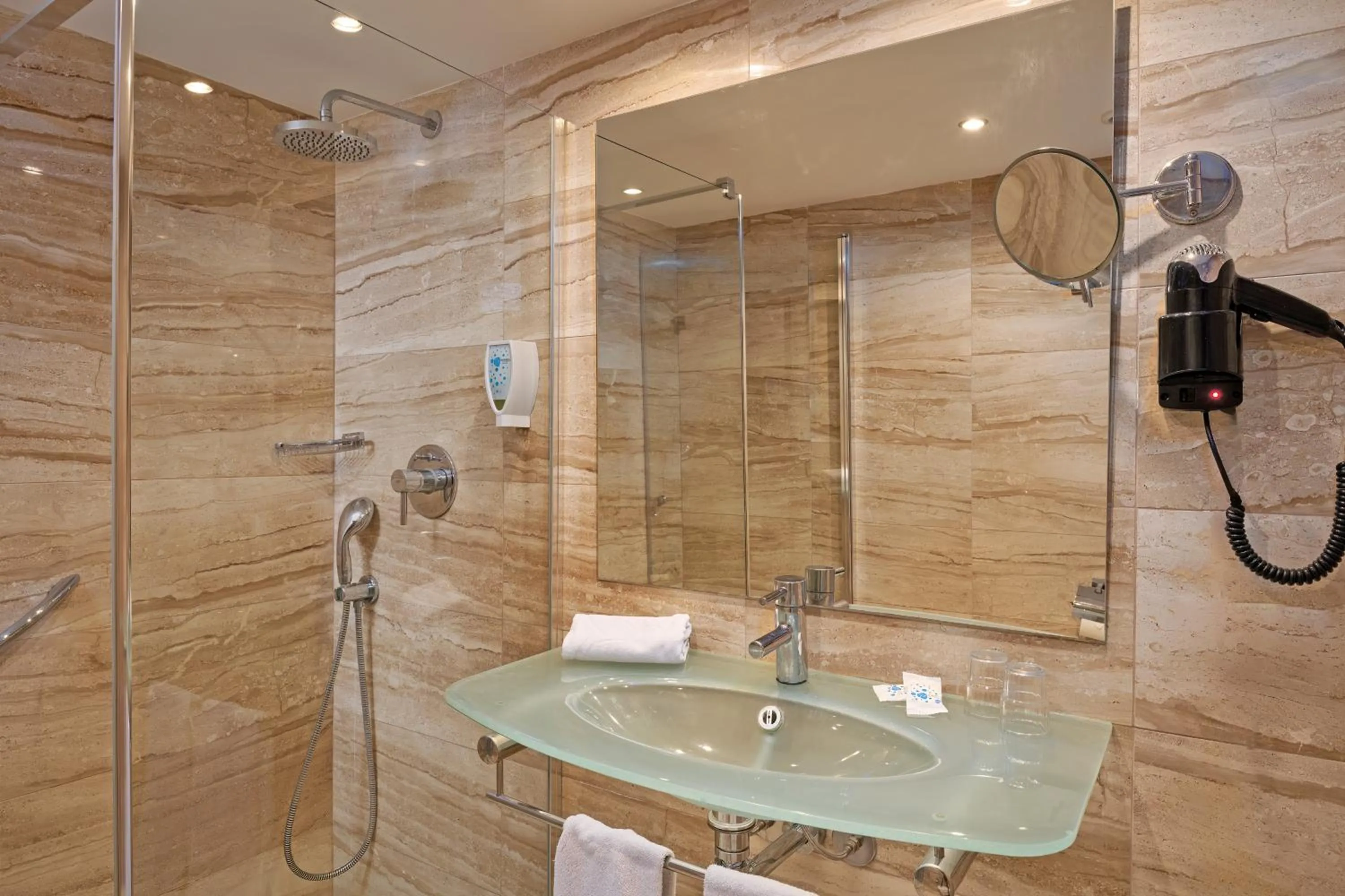 Shower in Grupotel Port D´Alcudia