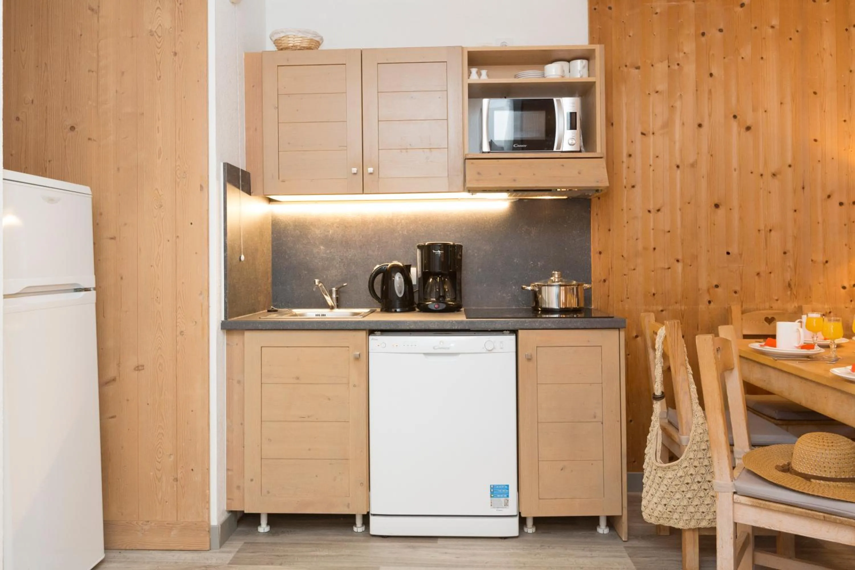 Kitchen or kitchenette in Résidence Odalys L'Orée des Pistes