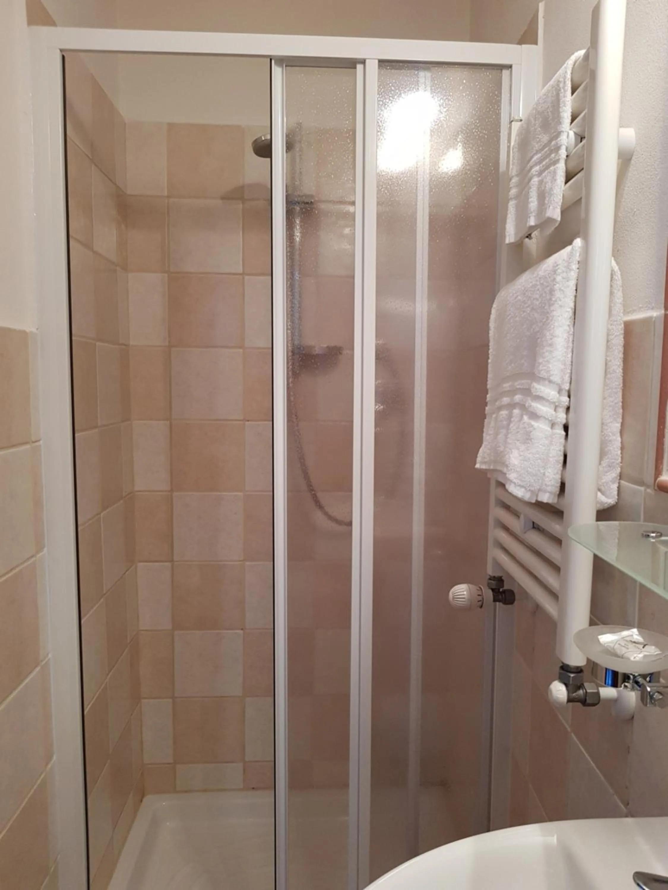 Shower in Locanda B&B Momo