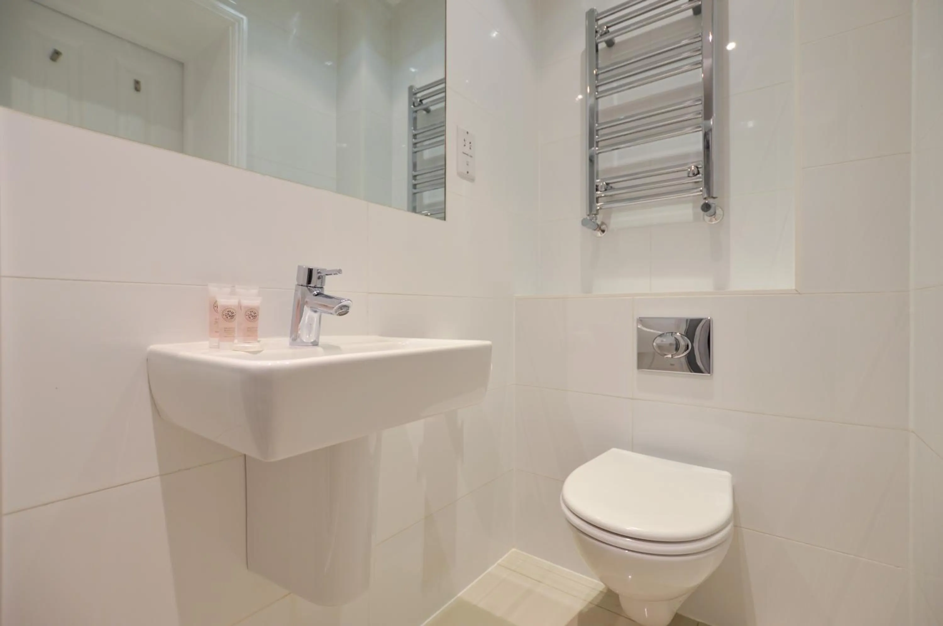 Toilet in Paddington Green Serviced Apartments by Concept Apartments