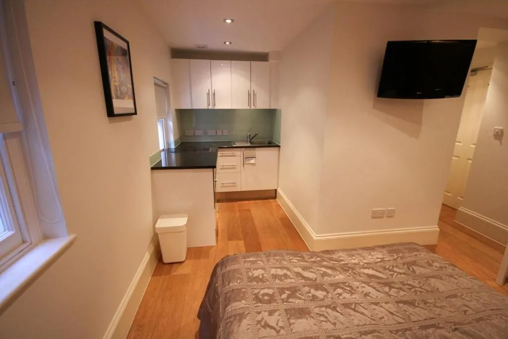 Kitchen or kitchenette, Bed in Paddington Green Serviced Apartments by Concept Apartments