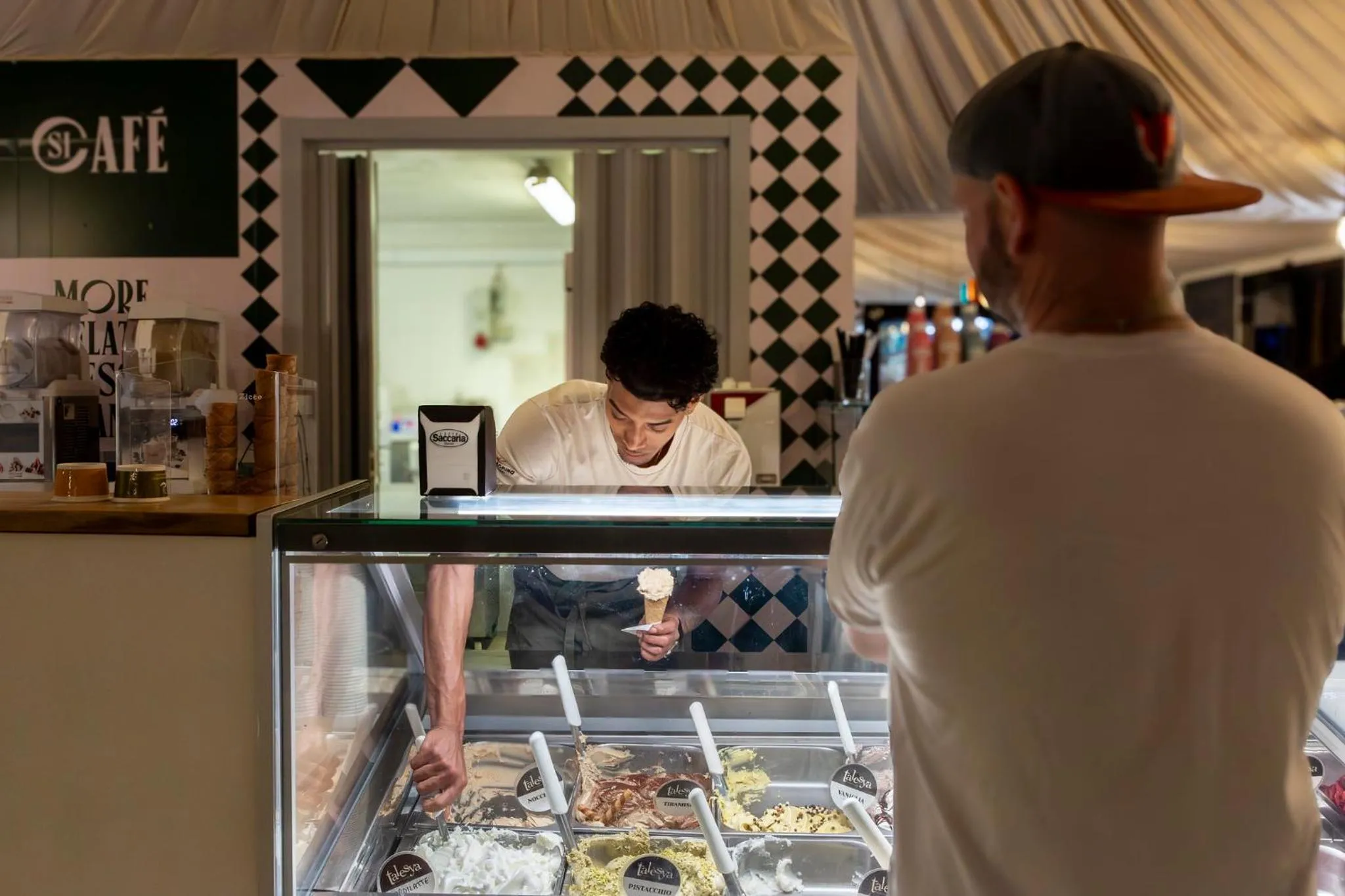 hu Park Albatros village