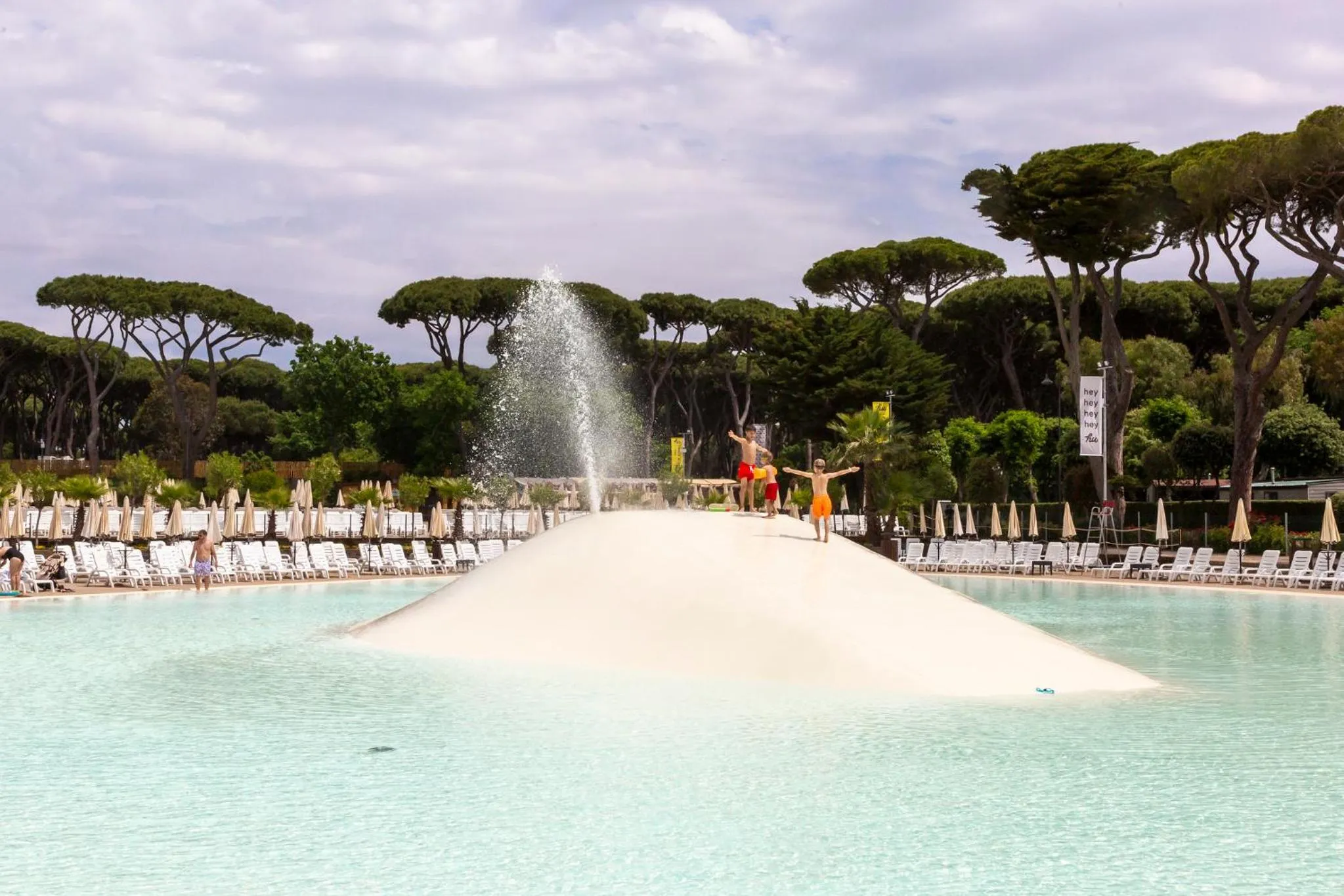 hu Park Albatros village