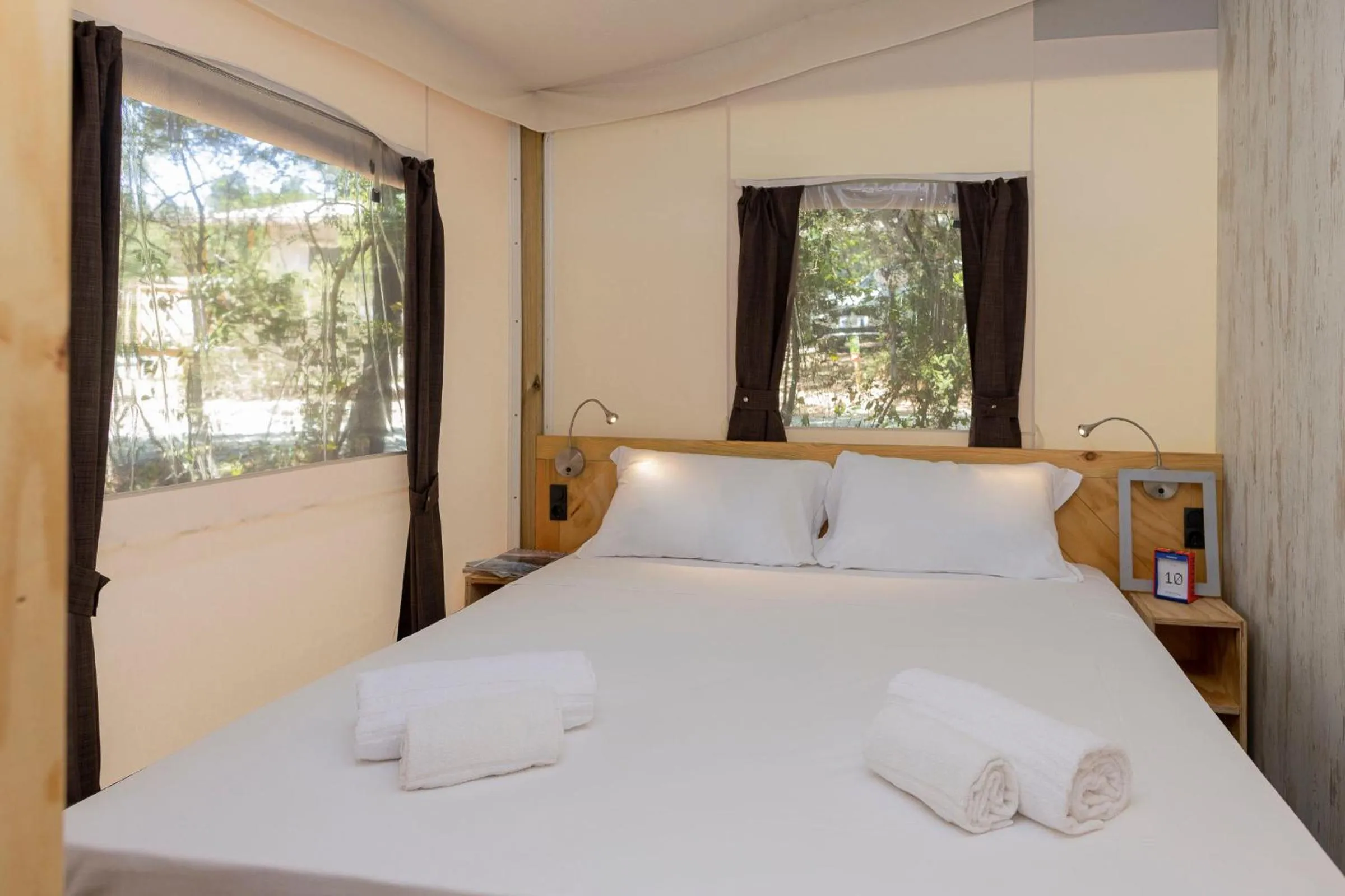 Bed in hu Park Albatros village