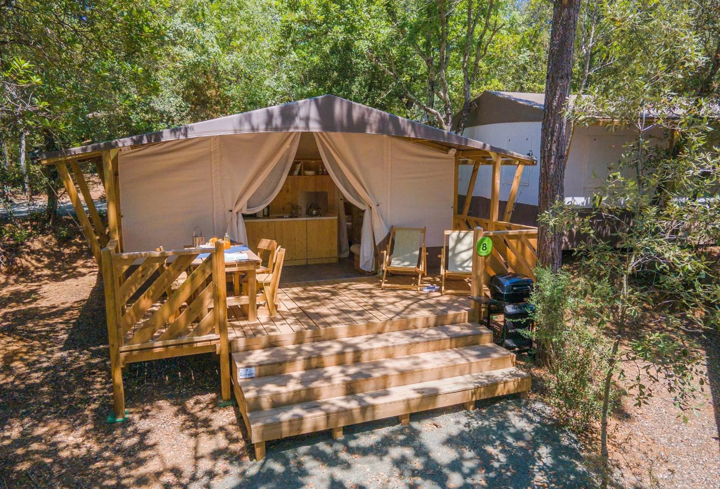 hu Park Albatros village