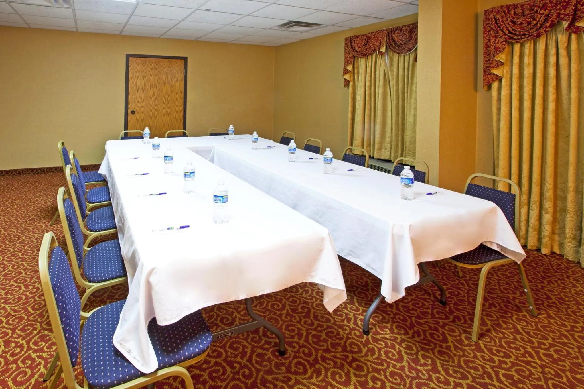 Meeting/conference room in Holiday Inn Express Vero Beach-West I-95 by IHG