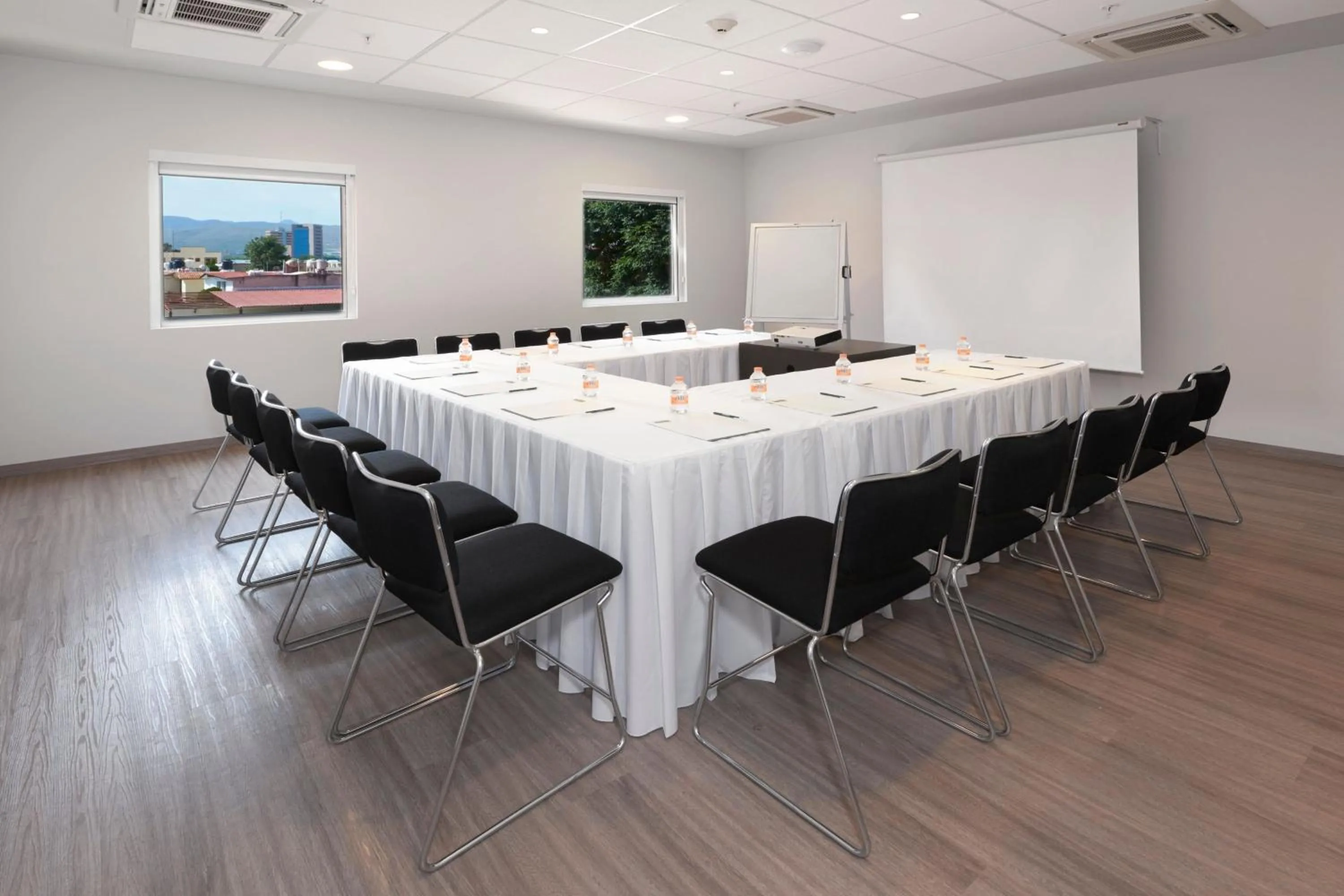 Meeting/conference room in City Express Junior by Marriott Tuxtepec