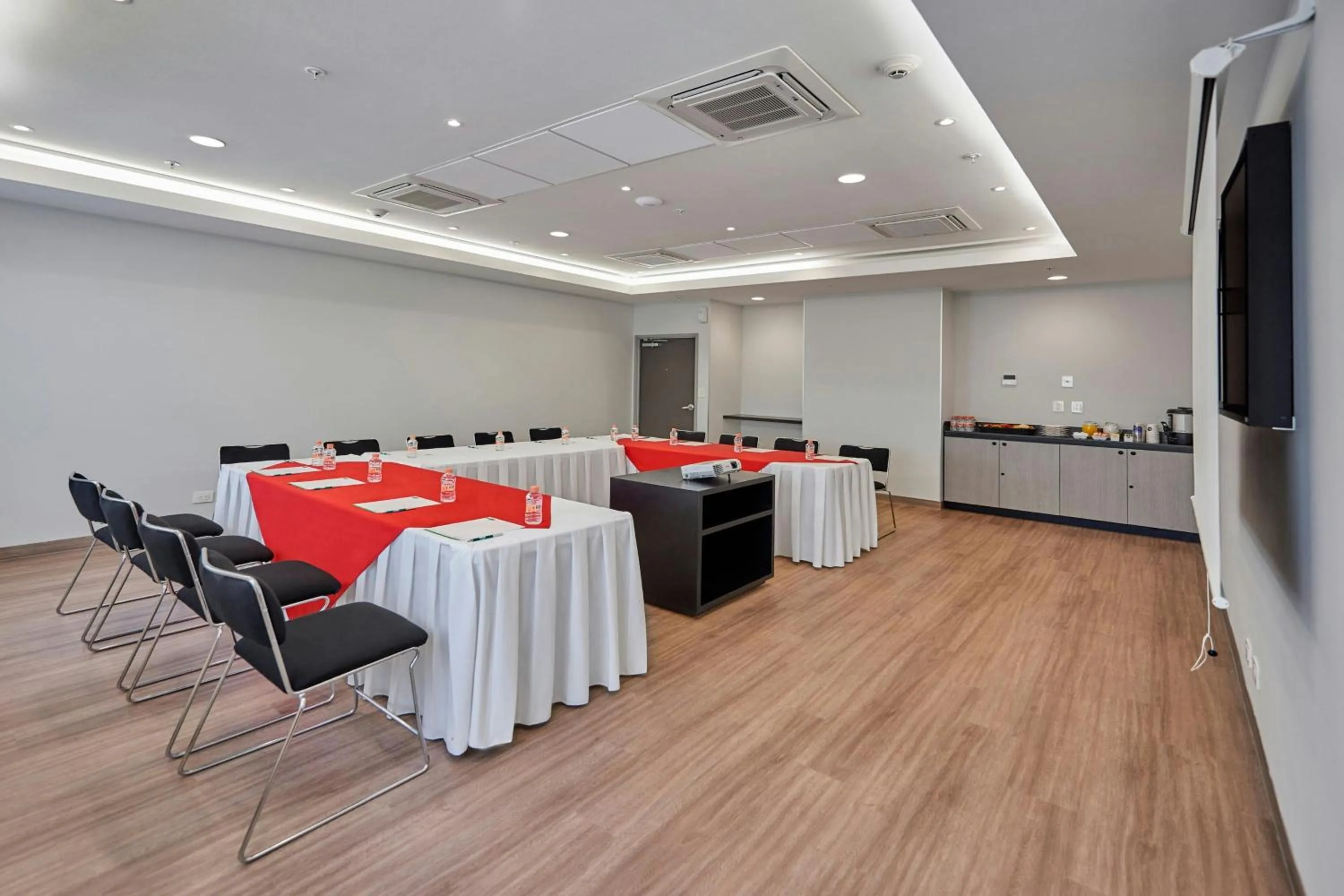 Meeting/conference room in City Express Junior by Marriott Tuxtepec