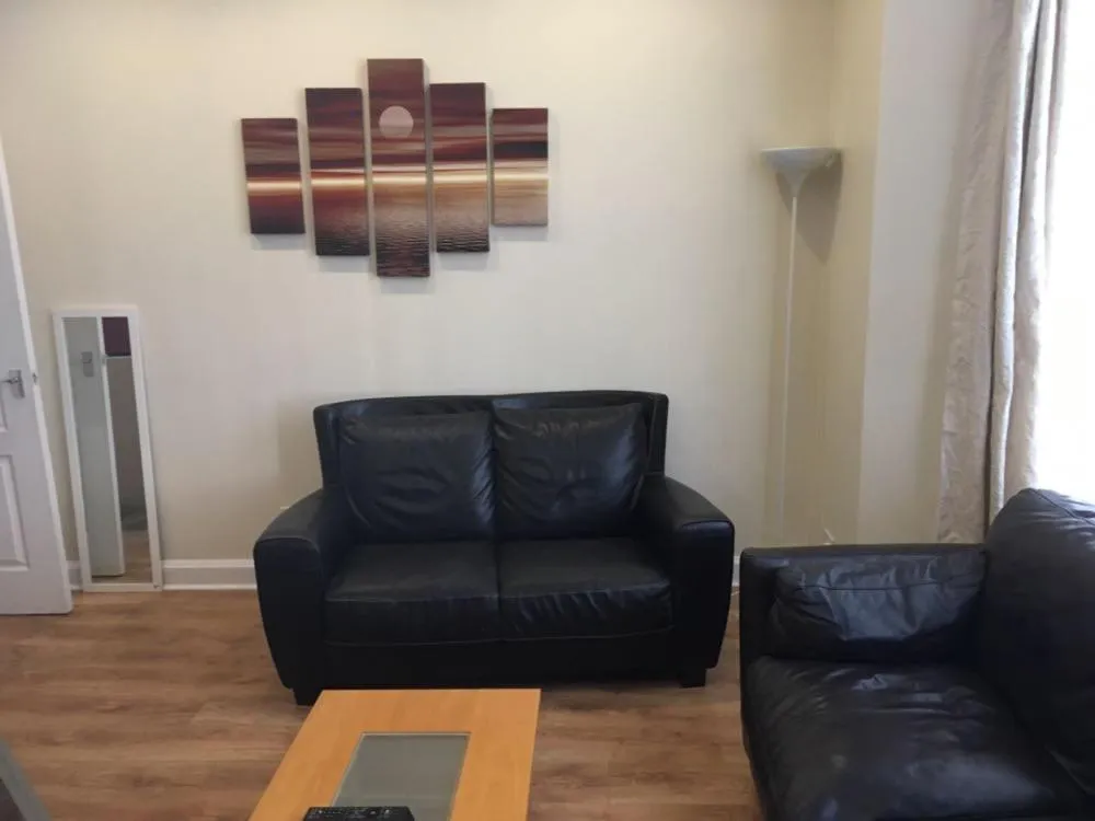 MARLEY MANSIONS APARTMENT - Clarendon