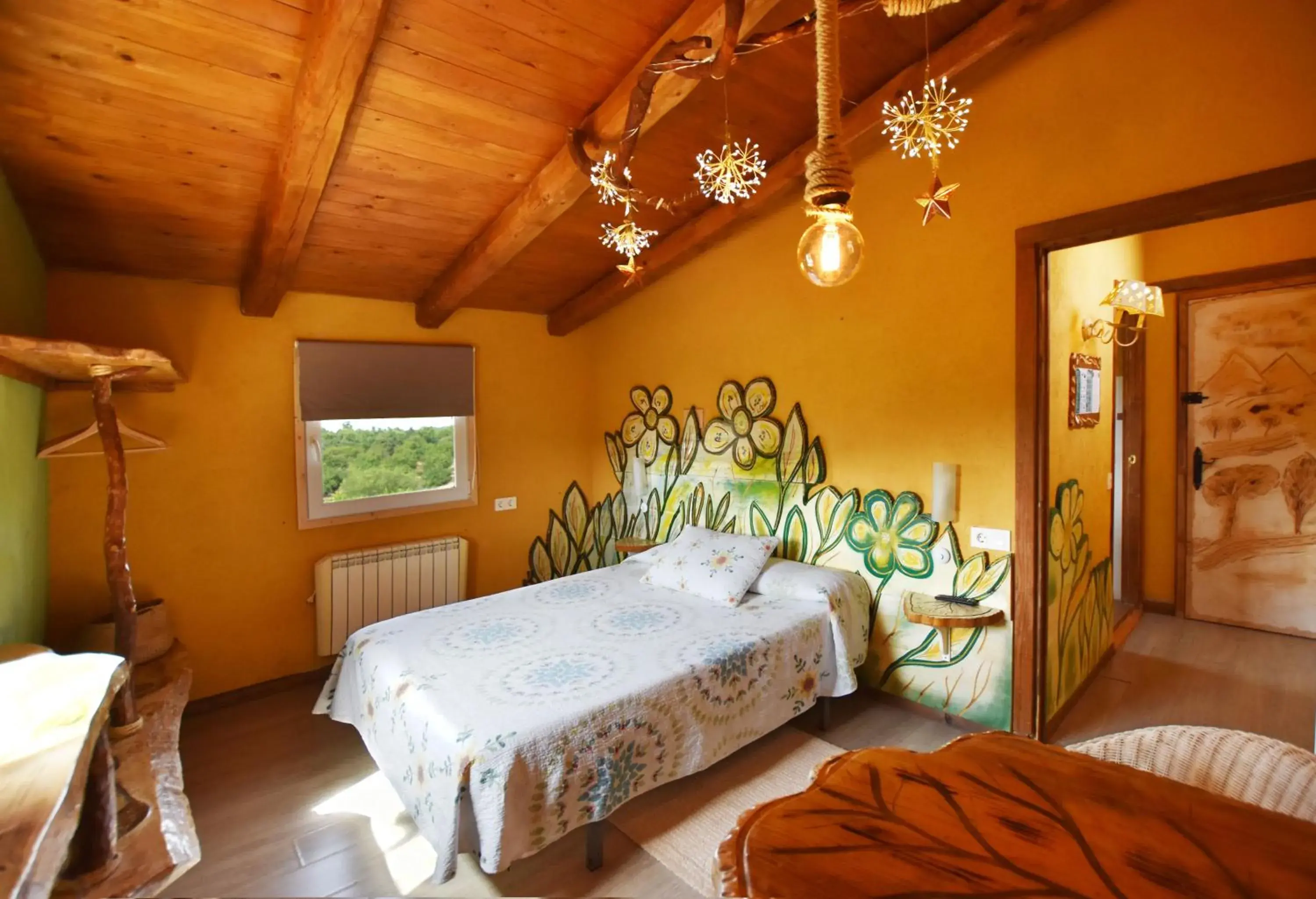 Double Room with Spa Bath in Xalet De Prades Double Room with Spa Bath in Xalet De Prades