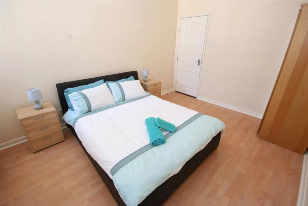 Bed in MARLEY MANSIONs APARTMENTS - KING ST REF : 10/3