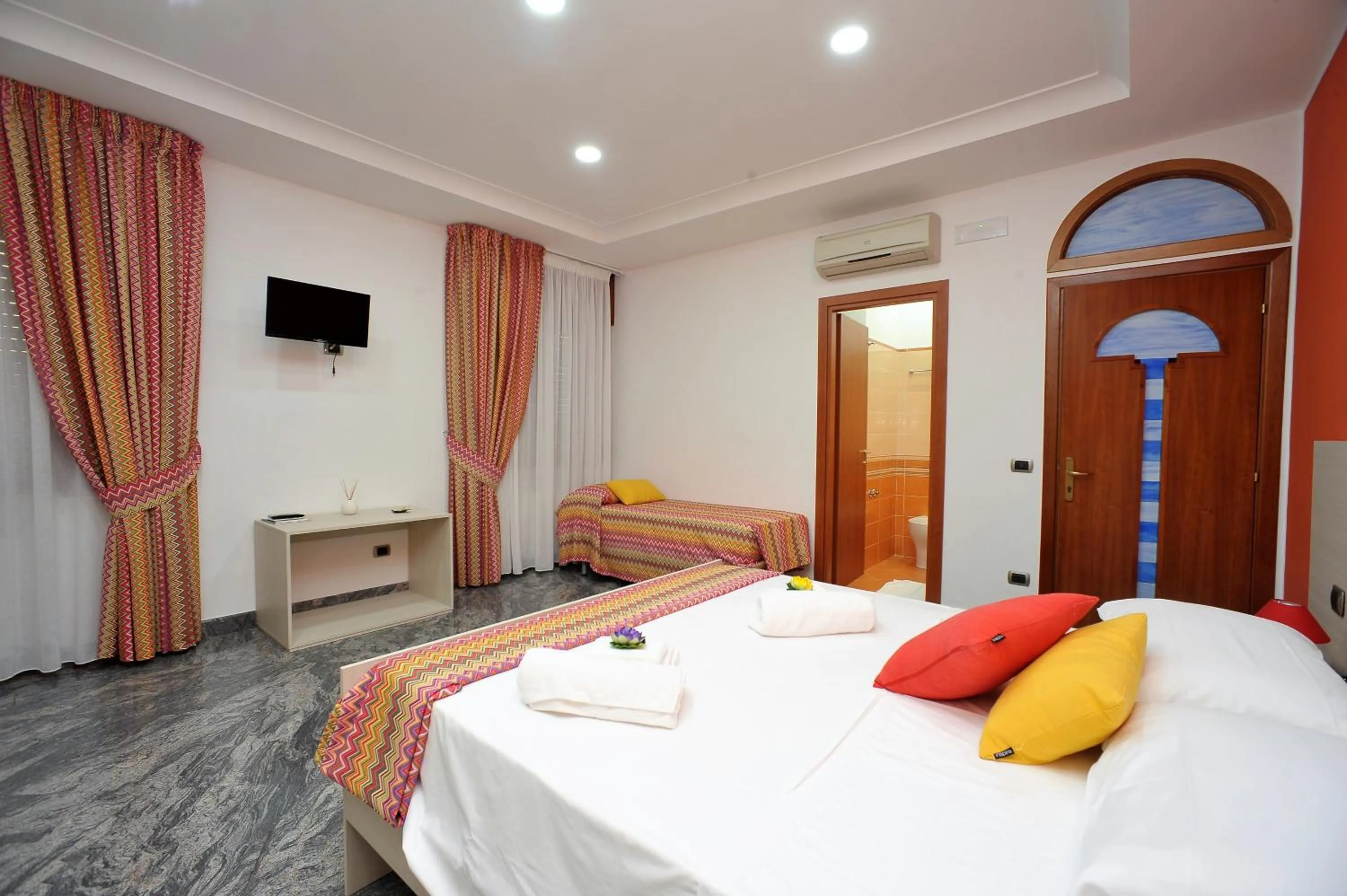 Photo of the whole room, Bed in B&B Cornelia