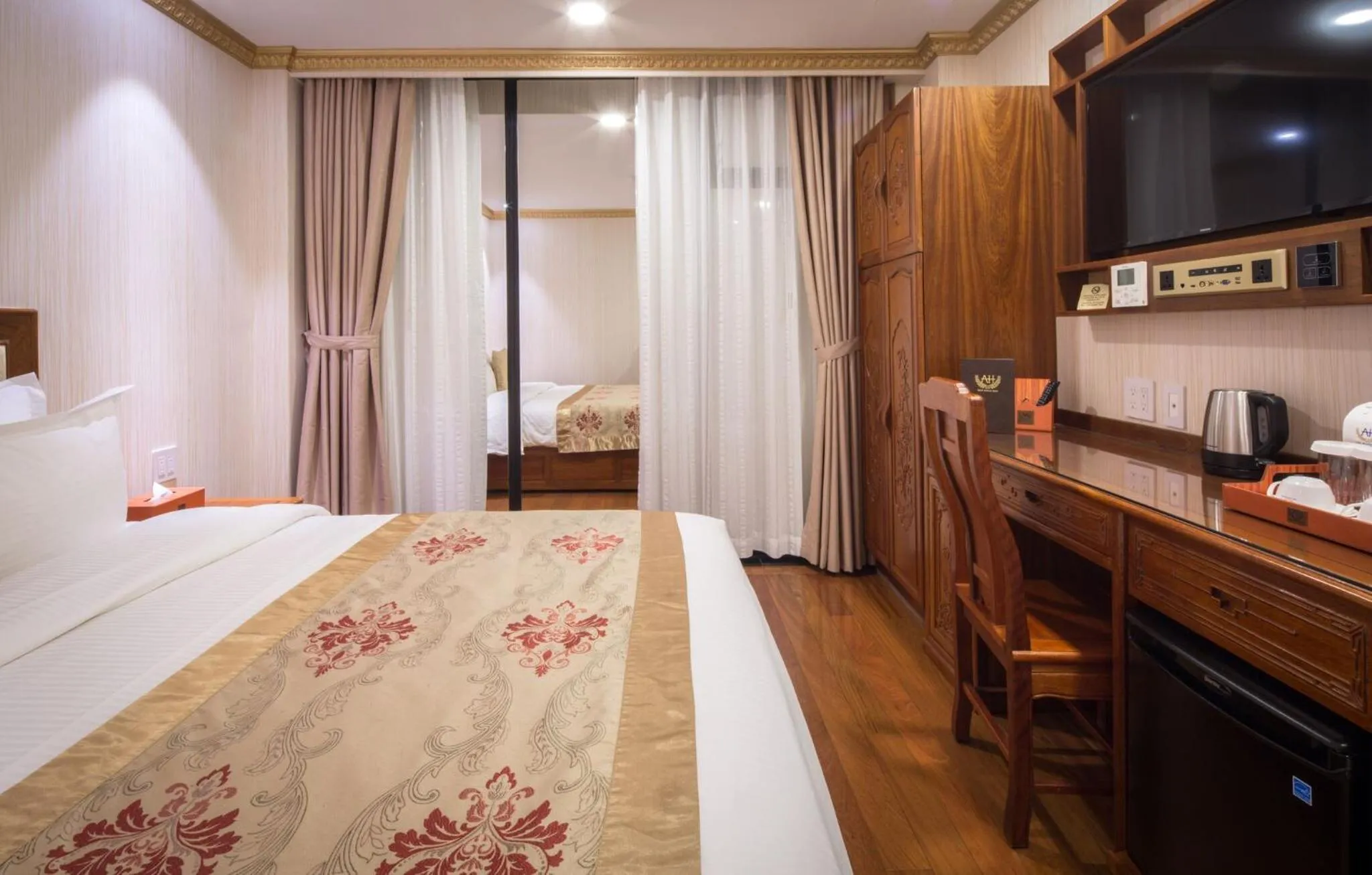 Bed in The Allen Hotel