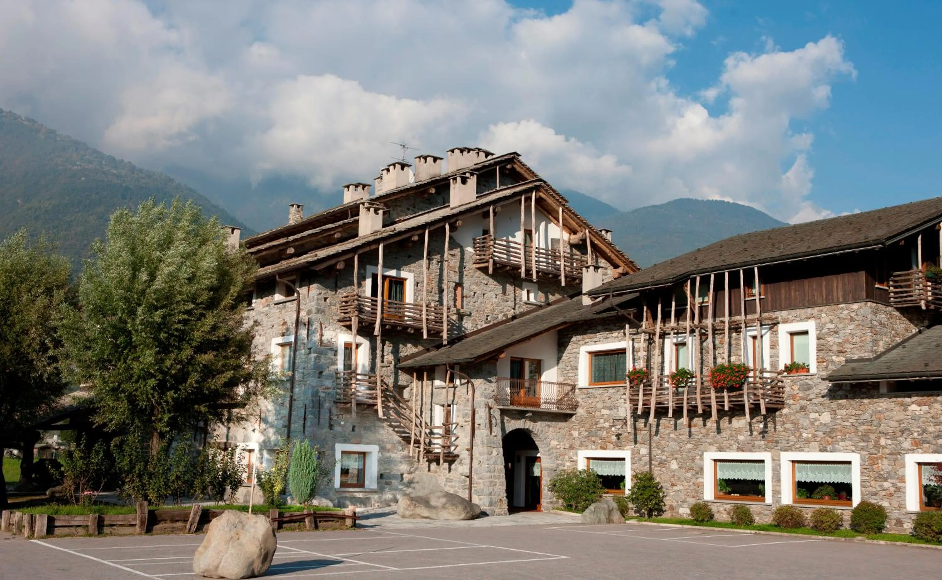 Facade/entrance in La Brace