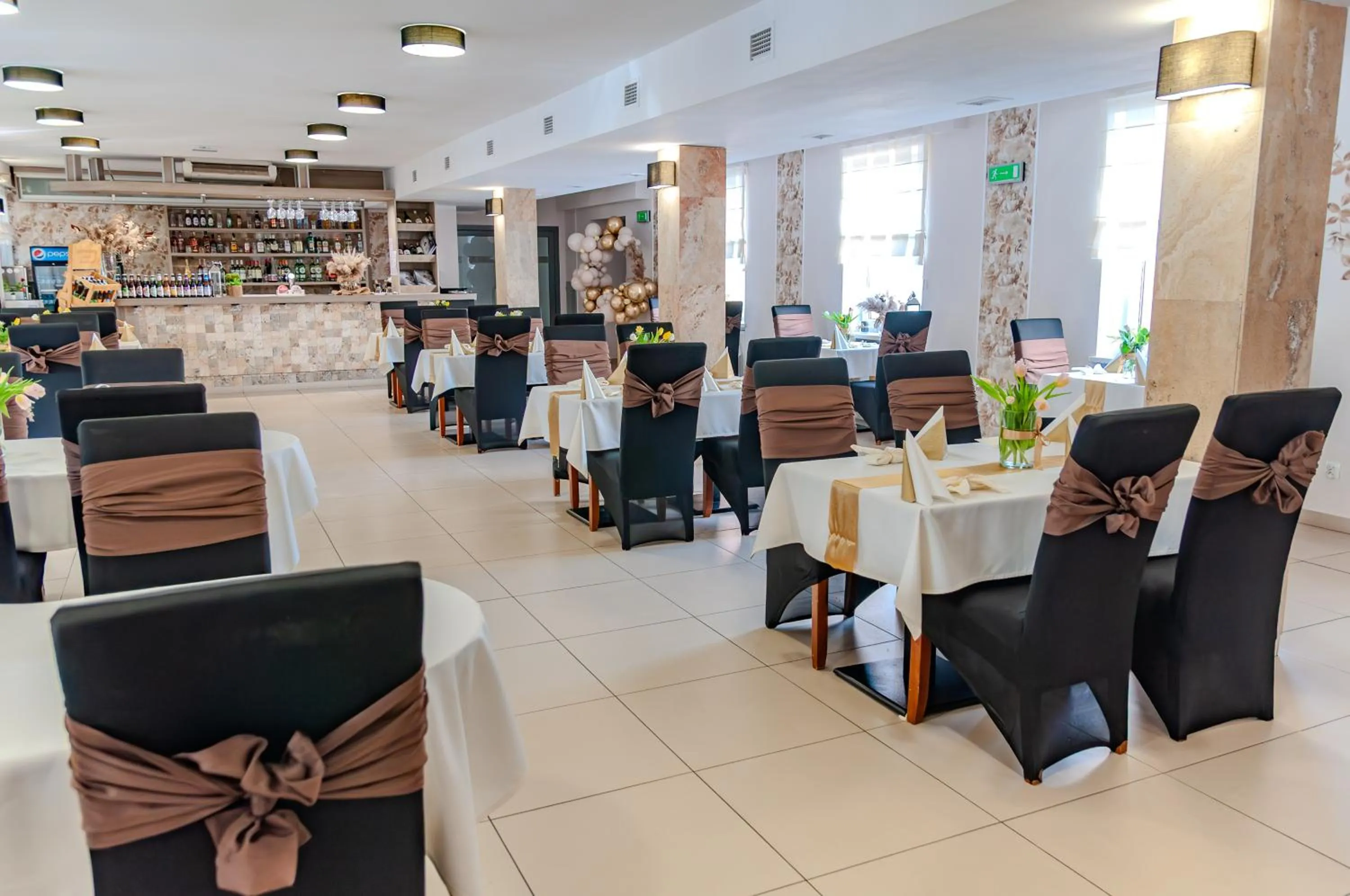 Restaurant/places to eat in Vistula Hotel