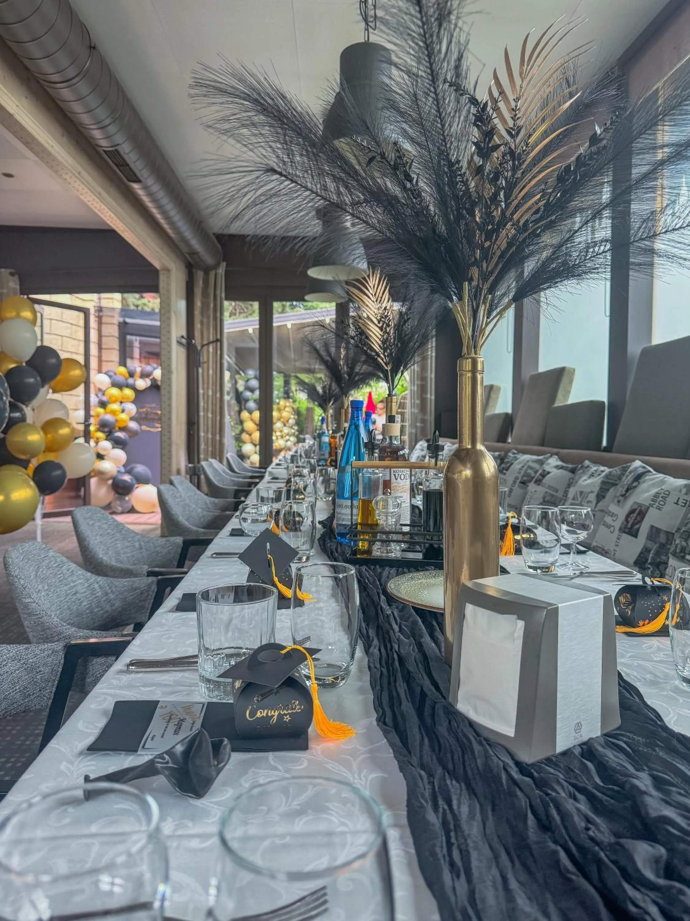 Restaurant/places to eat in Family Hotel EDI