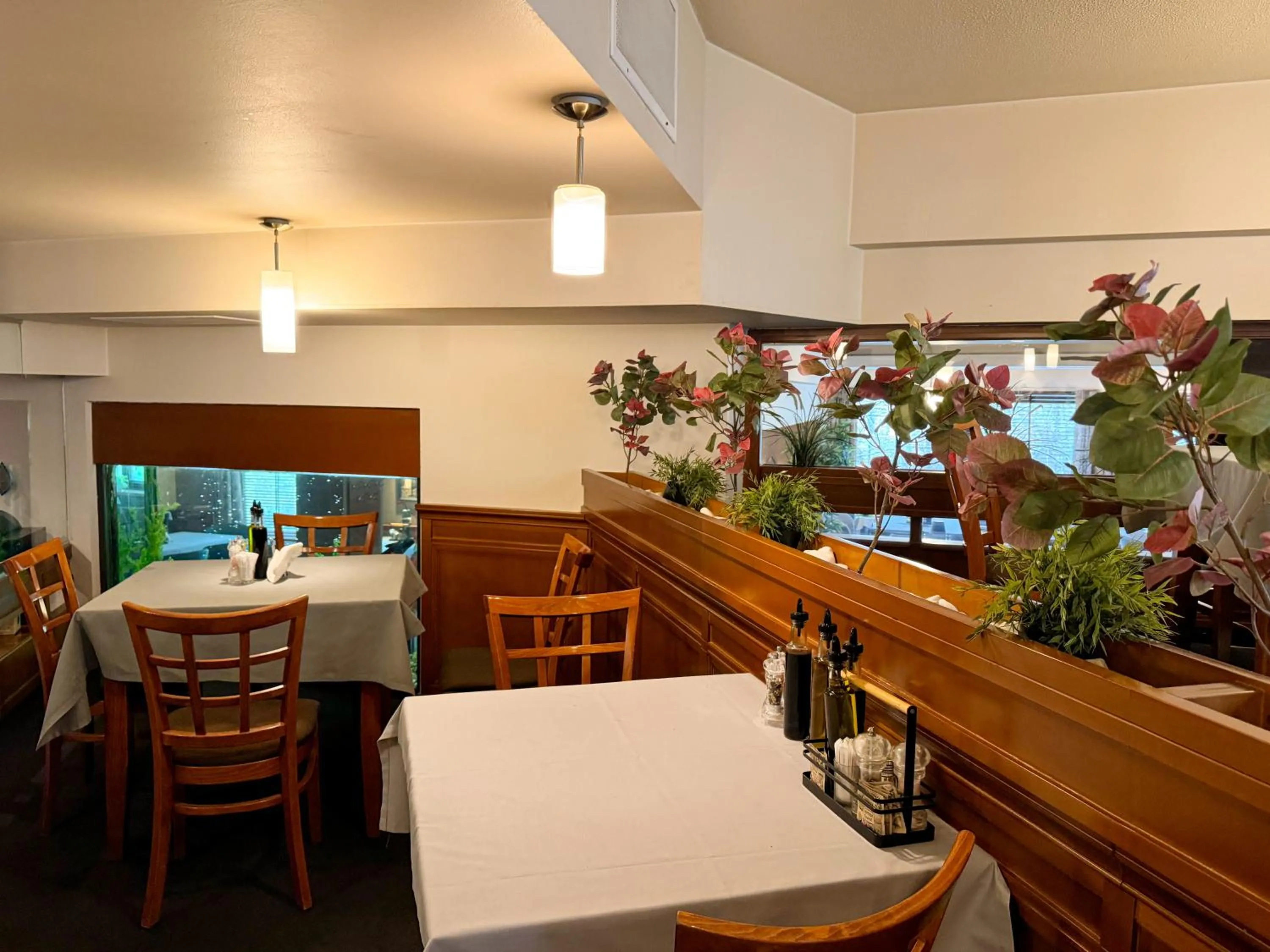 Restaurant/places to eat in Family Hotel EDI