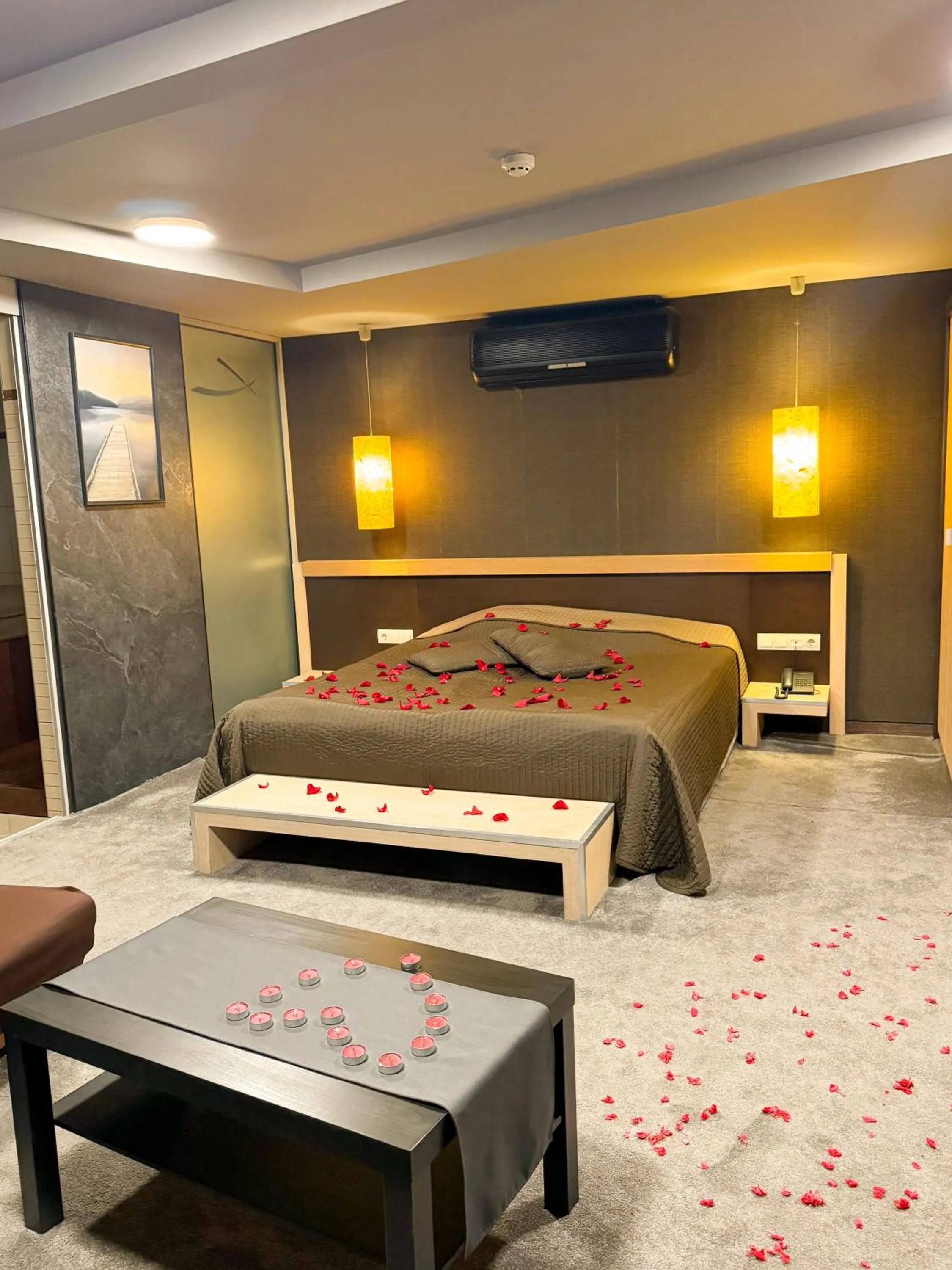 Bed in Family Hotel EDI