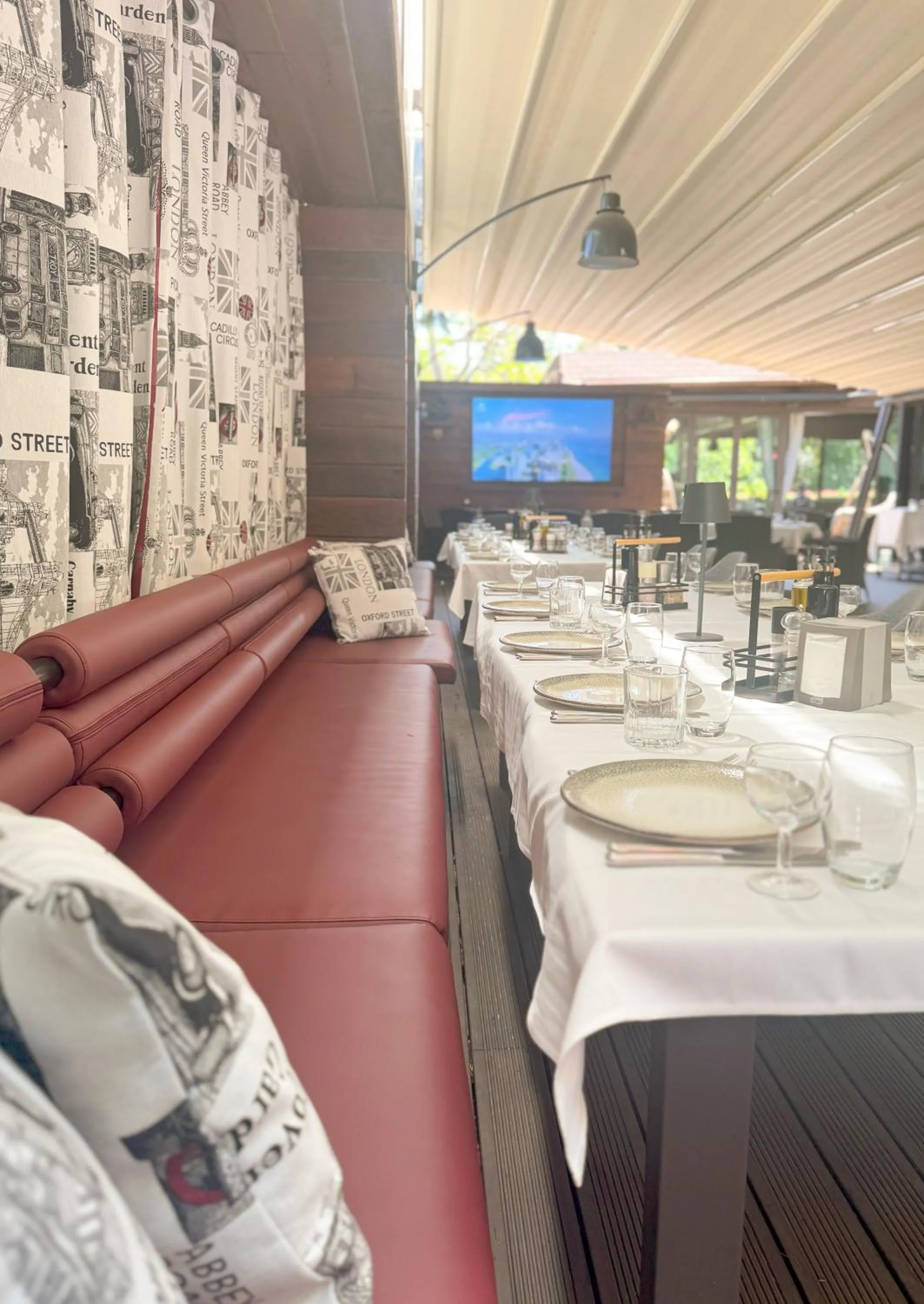 Restaurant/places to eat in Family Hotel EDI