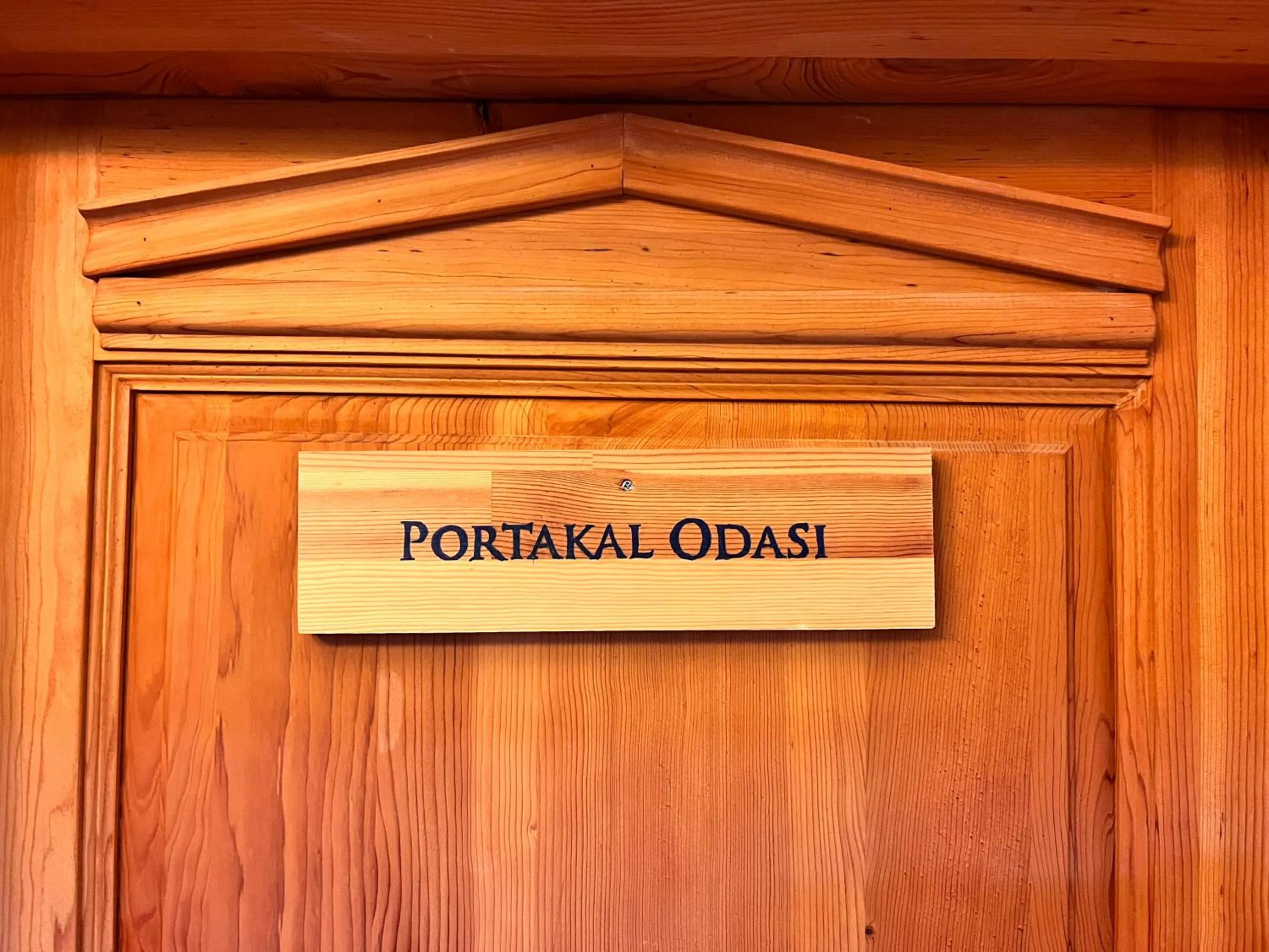 Text overlay in Eski Datça Otel