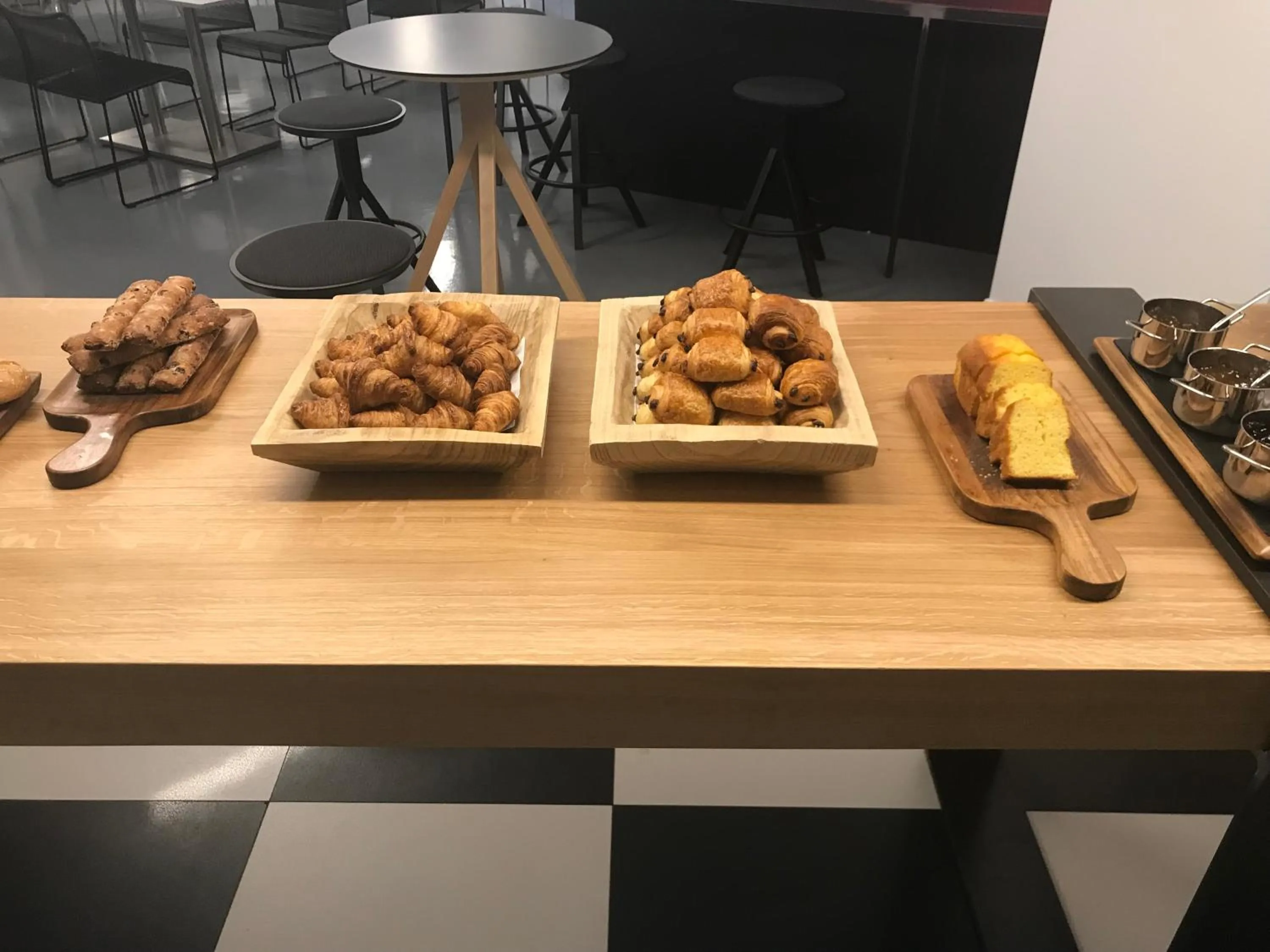 Breakfast in Enzo Hotels Trappes by Kyriad Direct