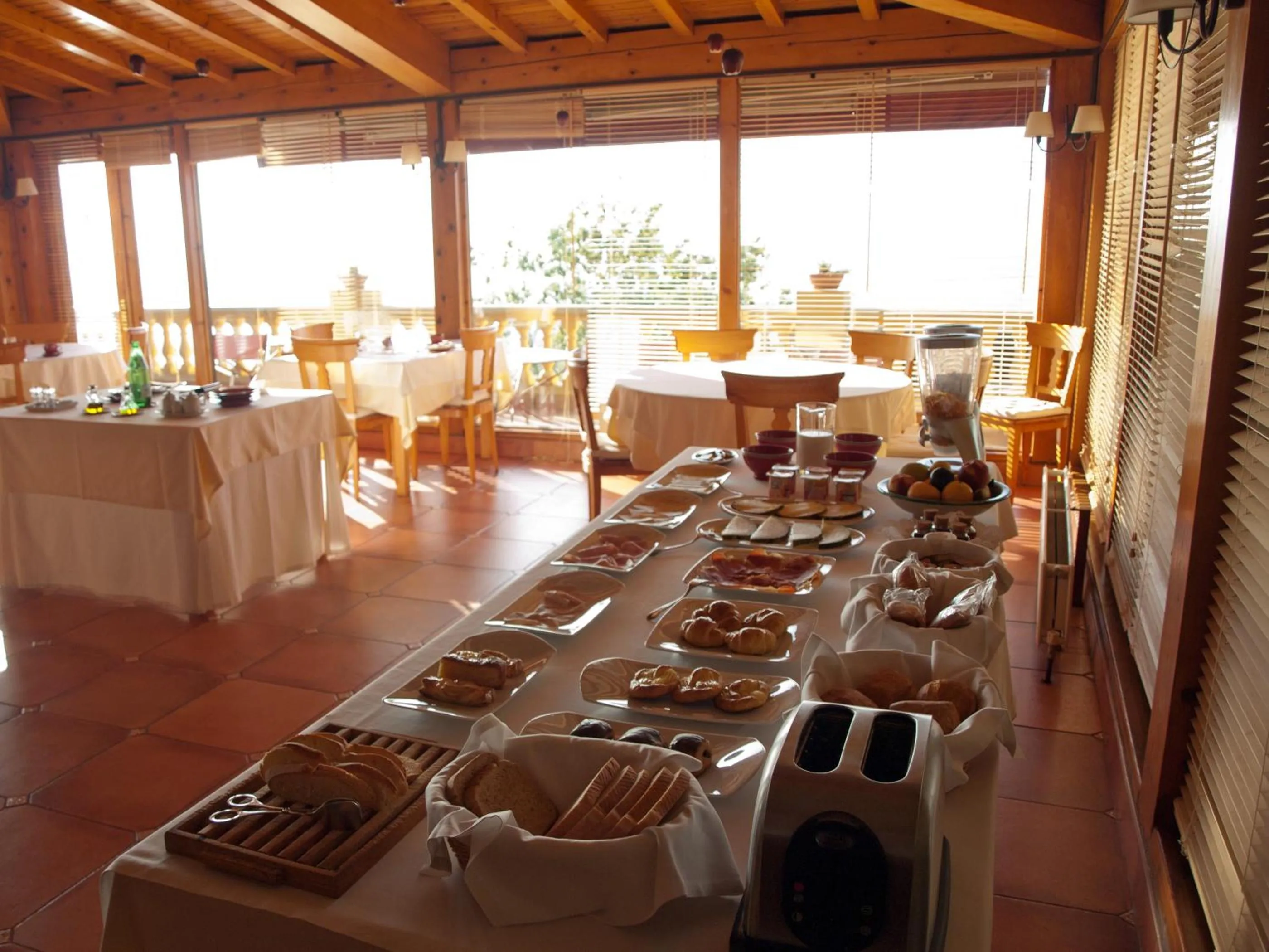 Restaurant/places to eat in Hotel Casa Camila