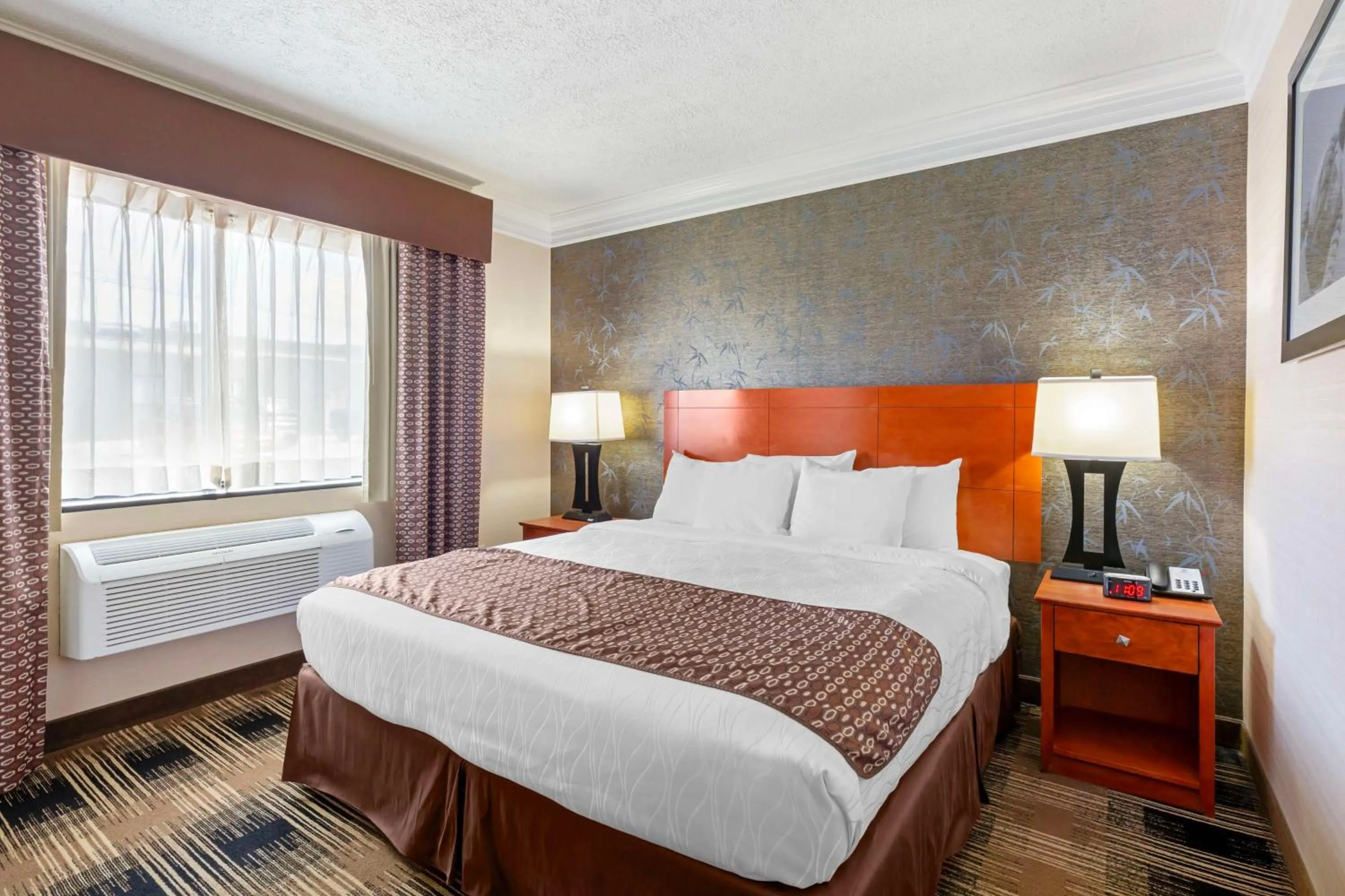 Bedroom, Bed in Best Western Inn at the Rochester Airport