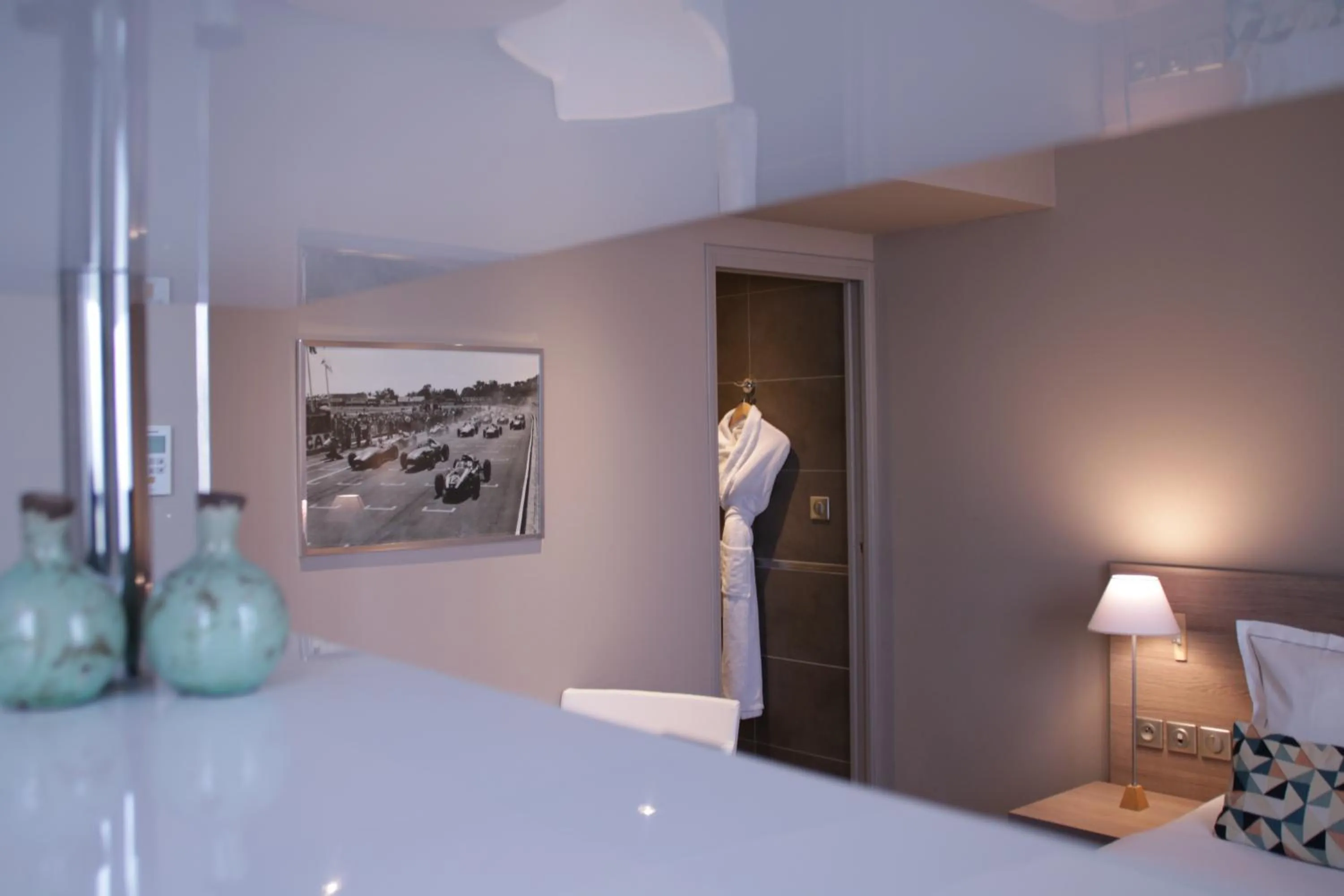 Bedroom, Bed in Hotel De France