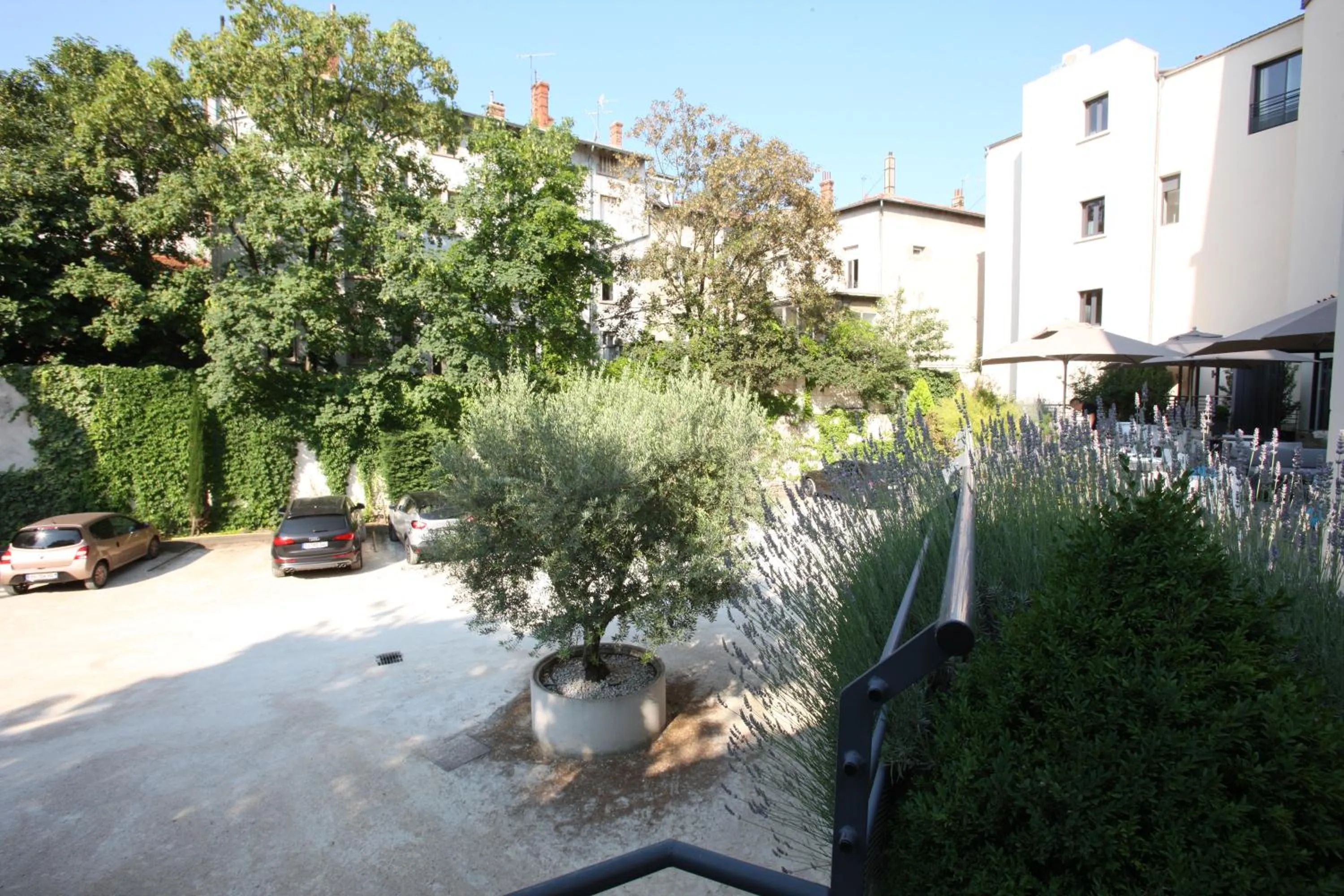 Parking in Hotel De France