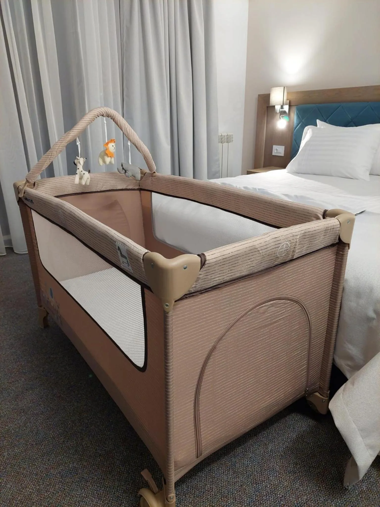 cot, Bed in New Wolf