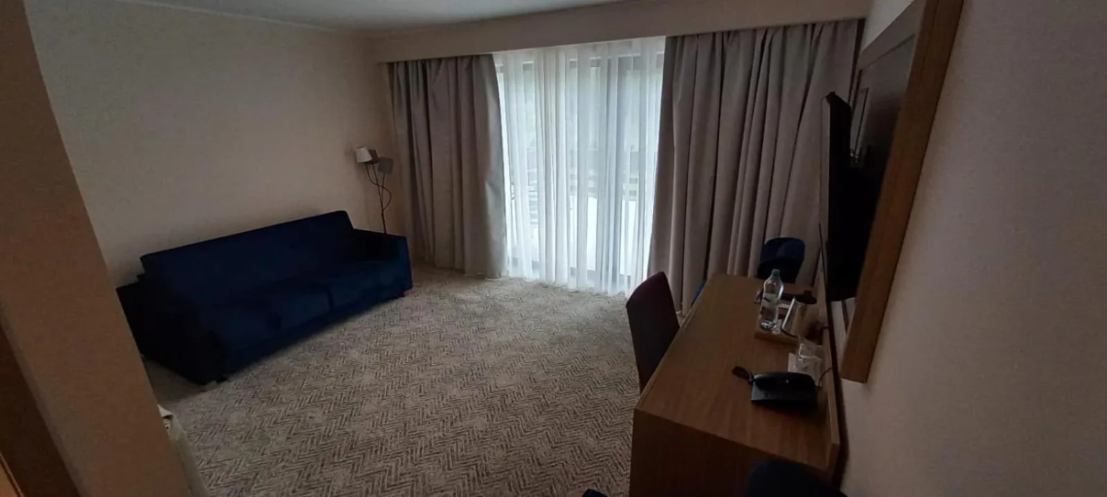 Living room, Bed in New Wolf