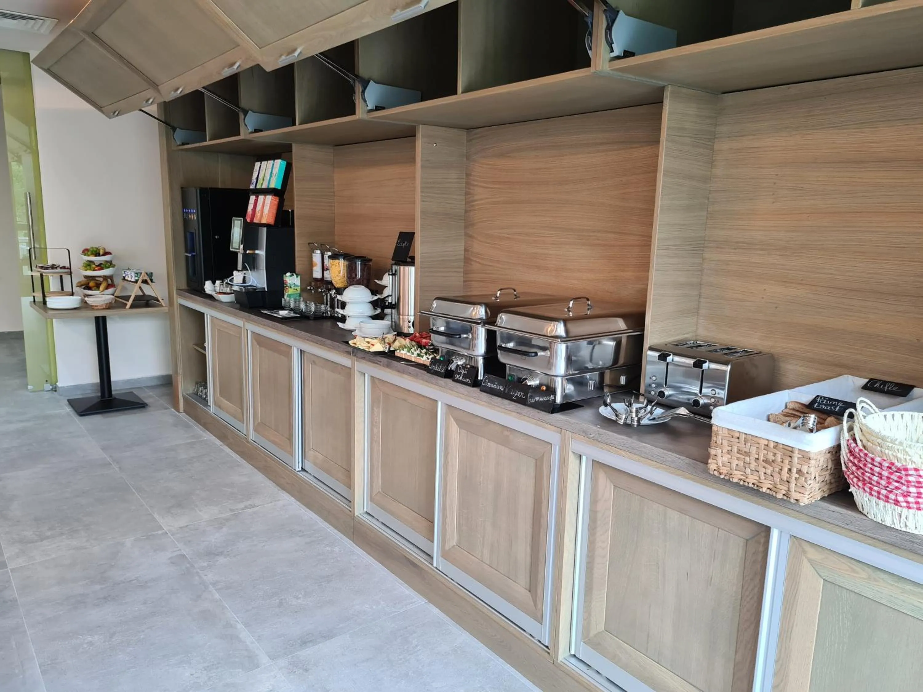 Breakfast in New Wolf