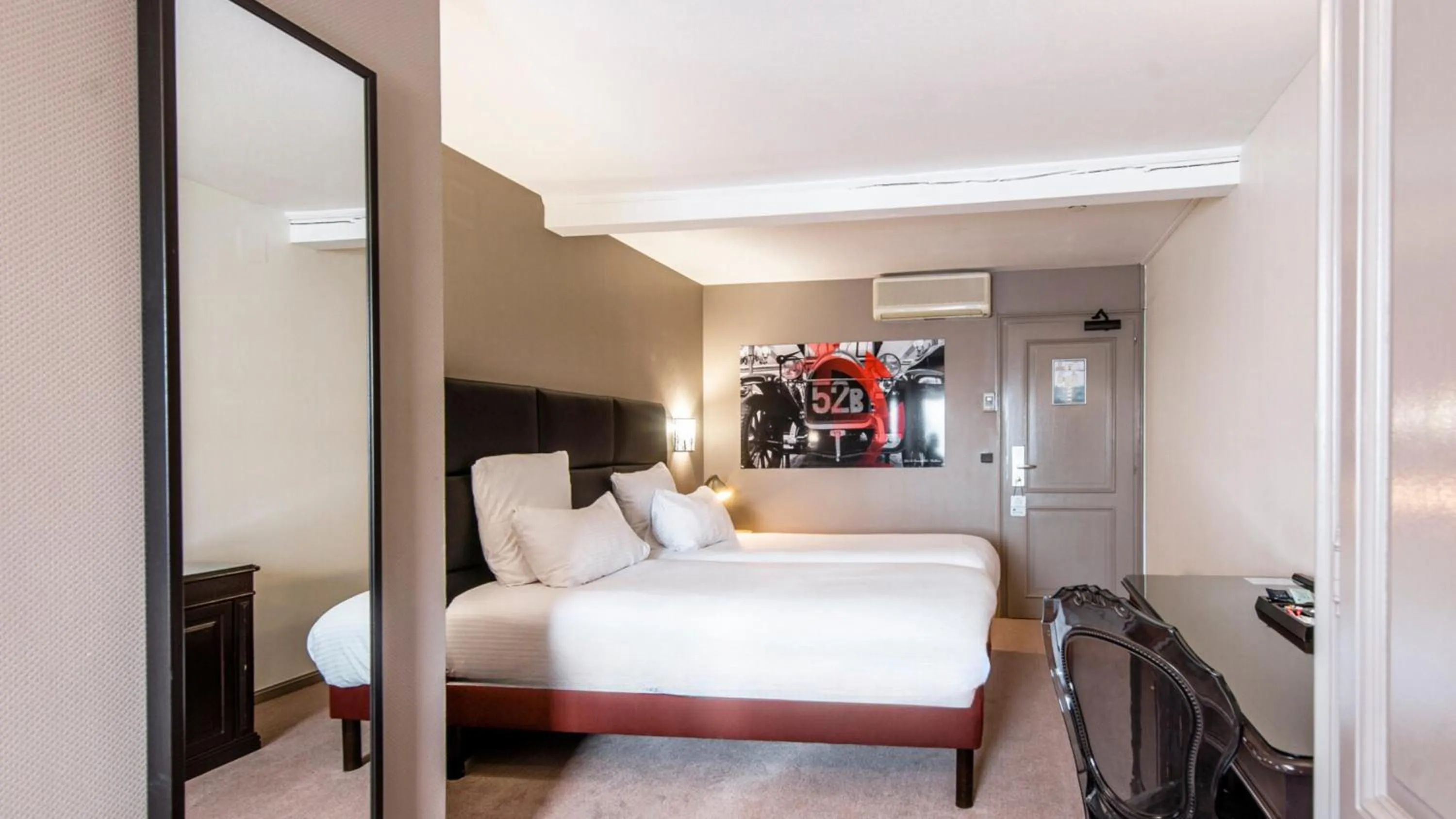 Bed in Best Western Plus Au cheval Blanc à Mulhouse