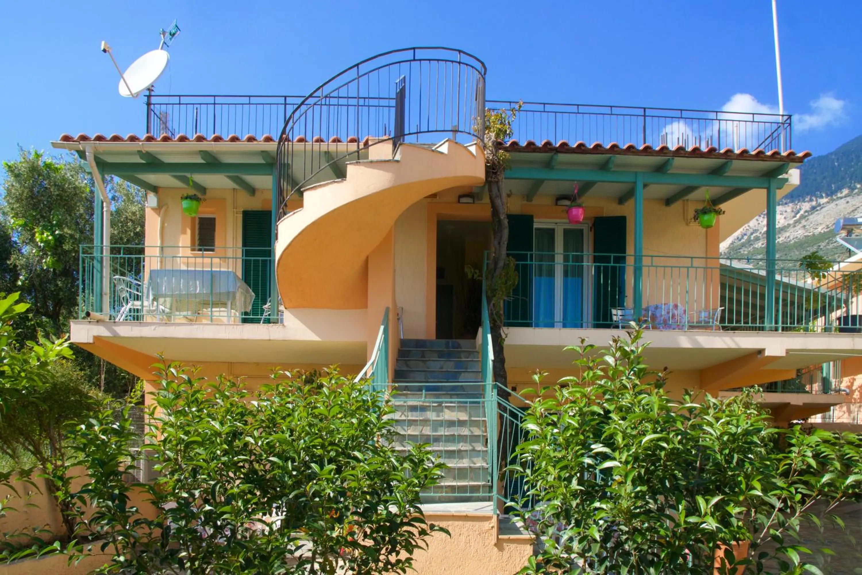 Facade/entrance in Maria Apartments