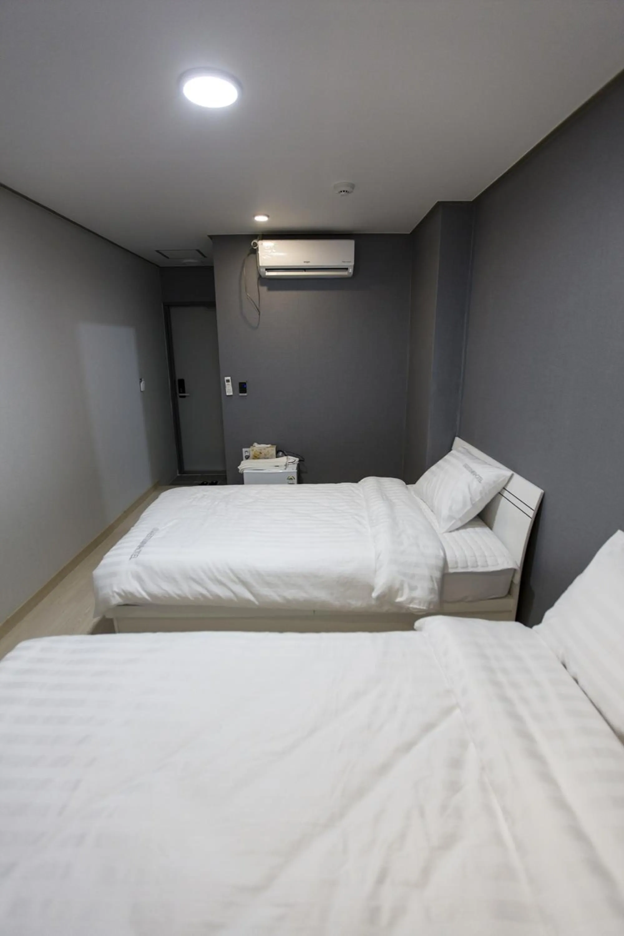 Shower, Bed in O'guest in Haeundae
