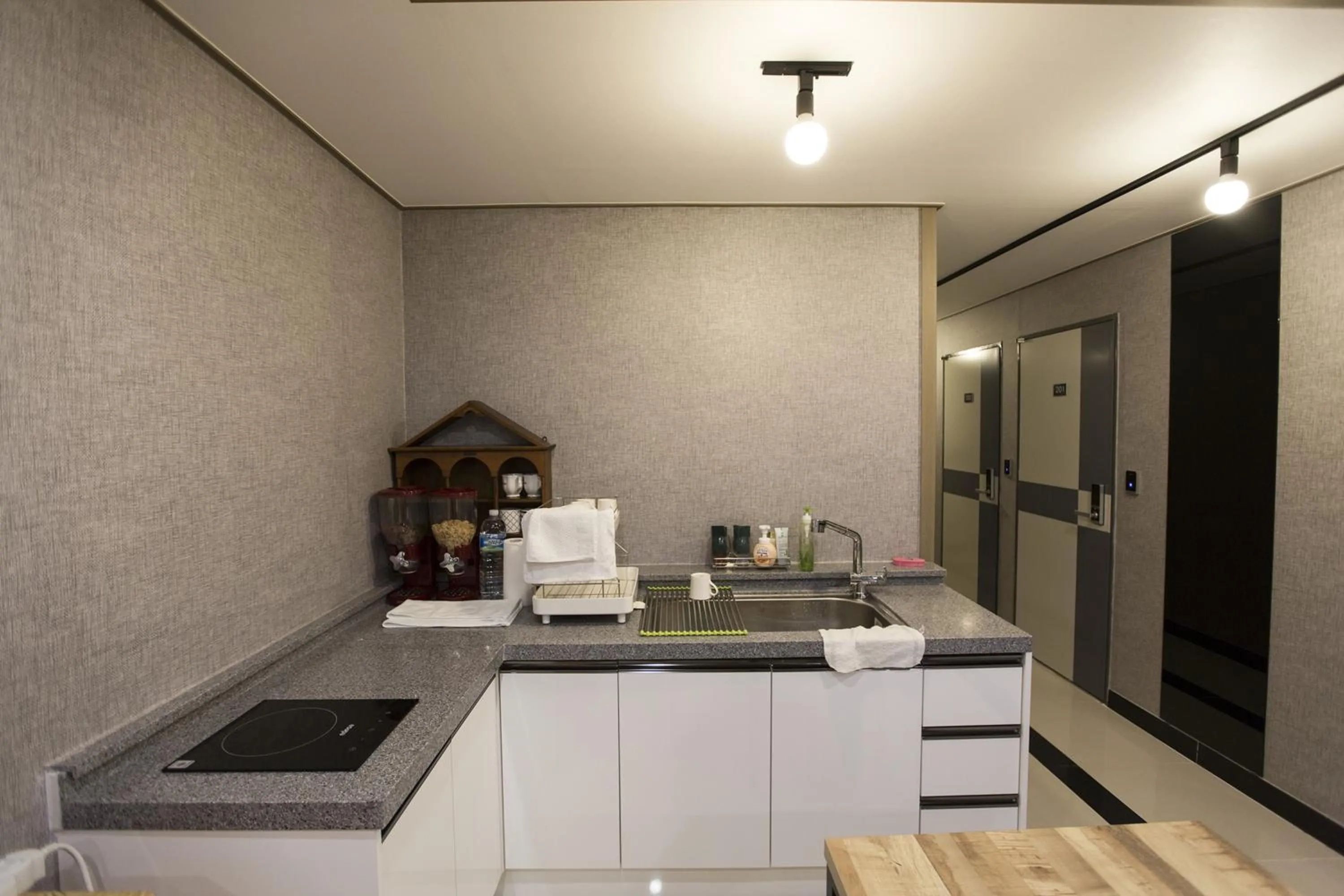 Communal kitchen in O'guest in Haeundae