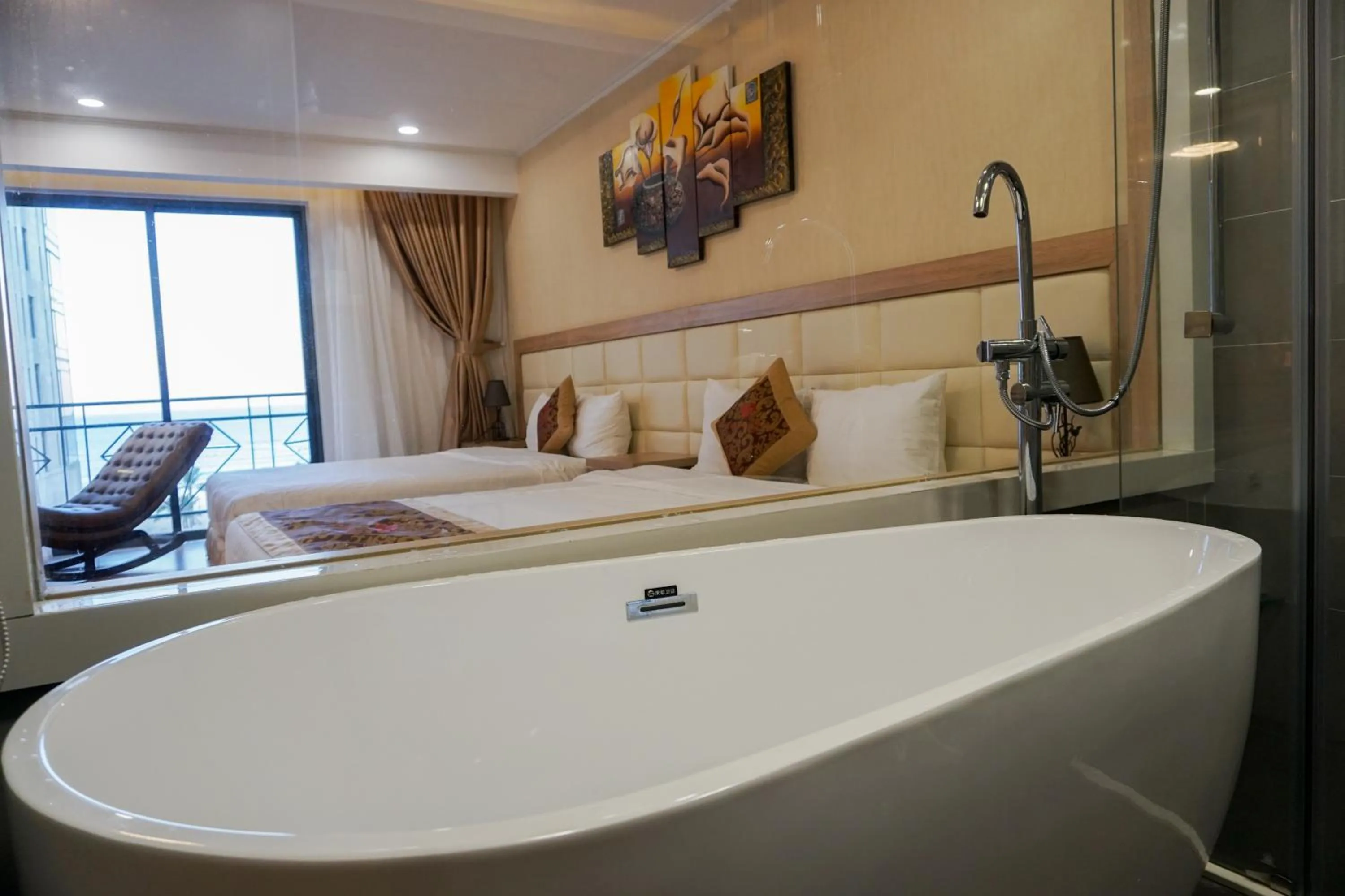 Bathroom, Bed in Ruby Hotel