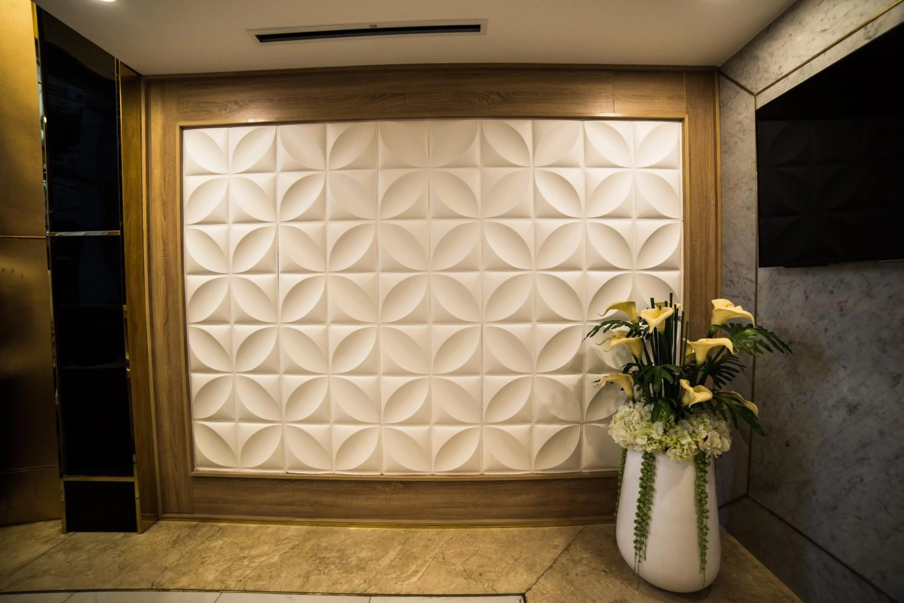 Communal lounge/ TV room in Ruby Hotel