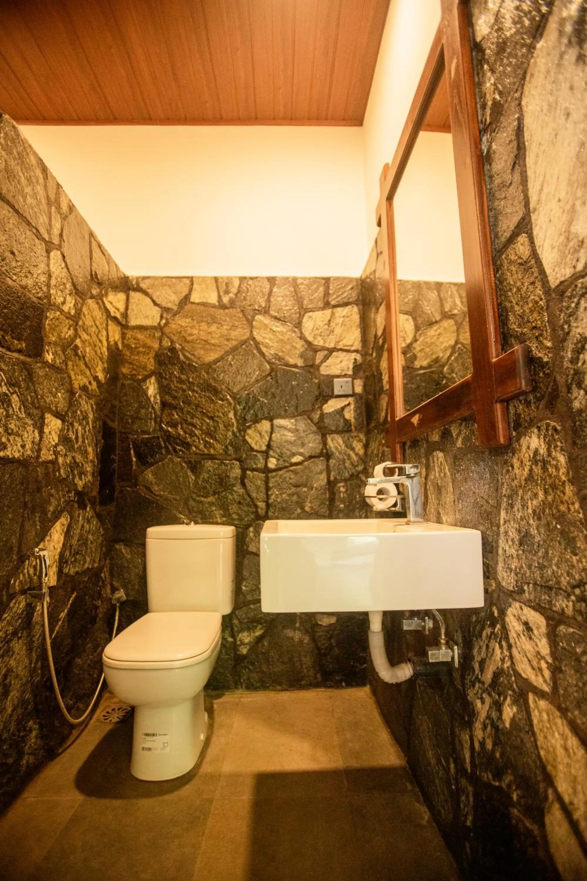 Bathroom in Evergreen Hotel Dambulla