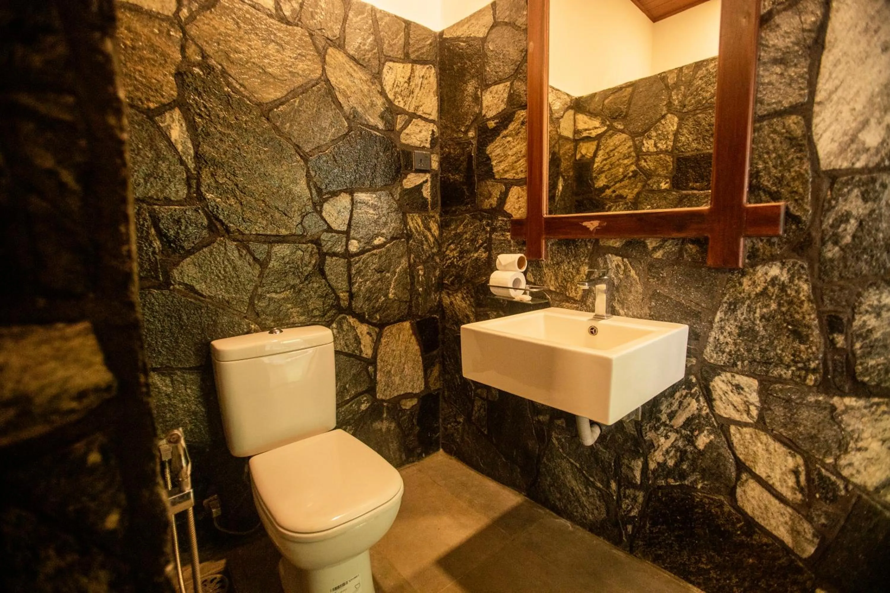 Bathroom in Evergreen Hotel Dambulla