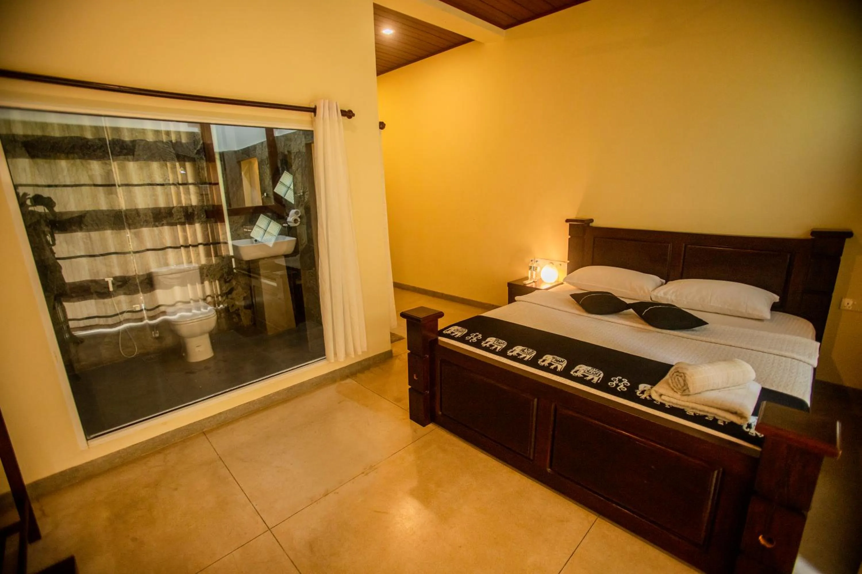 Bed in Evergreen Hotel Dambulla